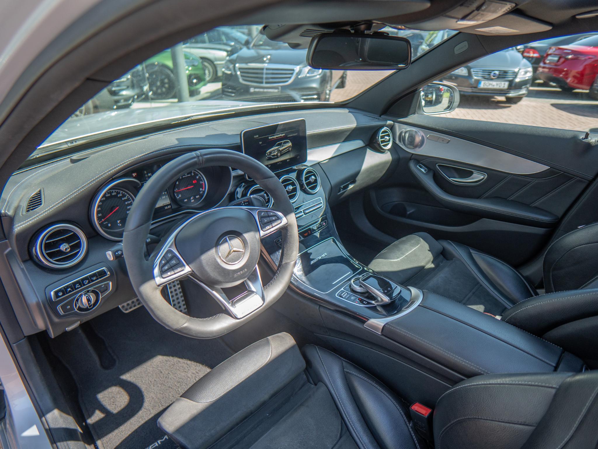 Foto van Mercedes-Benz AMG C 63