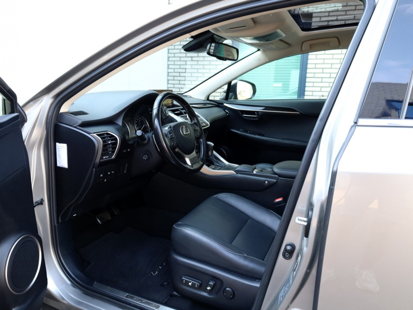 Foto van Lexus Lexus Nx300h