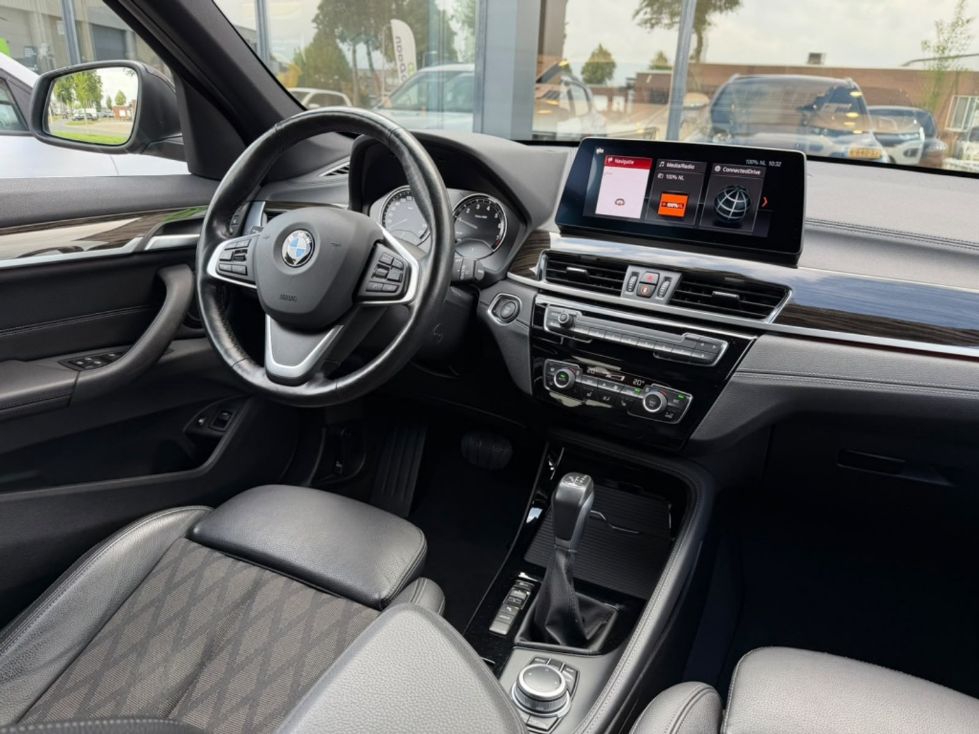 Foto van BMW X1 Xdrive25e