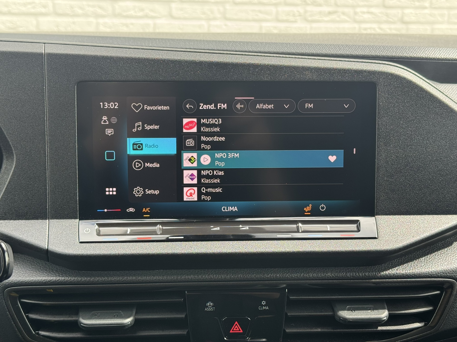 Foto van Volkswagen Caddy Modified Partition Wall