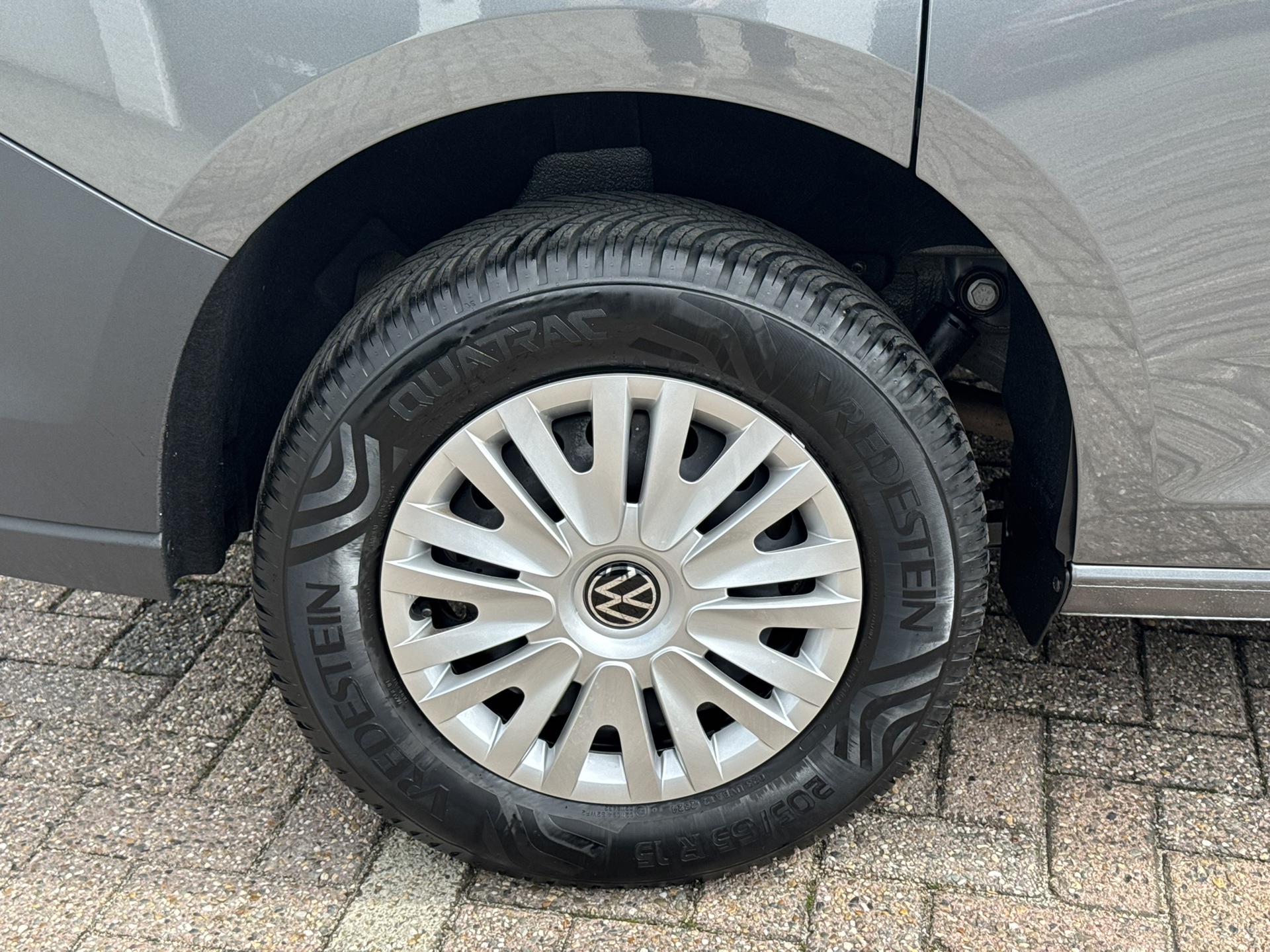 Foto van Volkswagen Caddy Modified Partition Wall