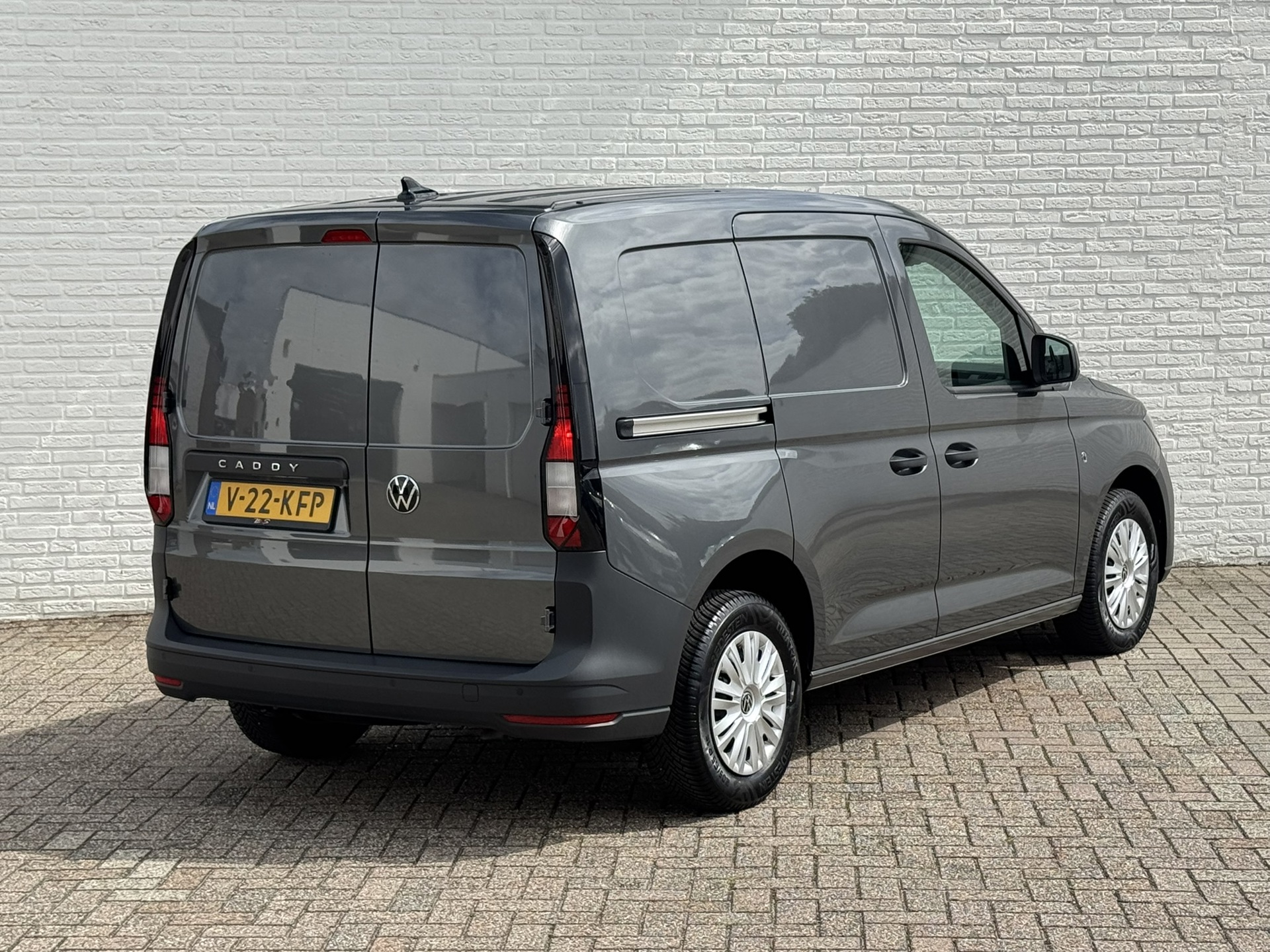 Foto van Volkswagen Caddy Modified Partition Wall