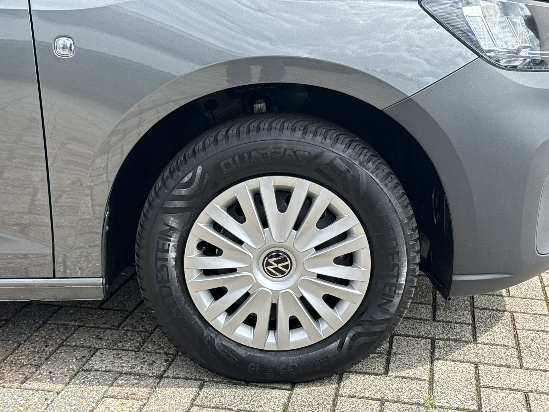 Foto van Volkswagen Caddy Modified Partition Wall