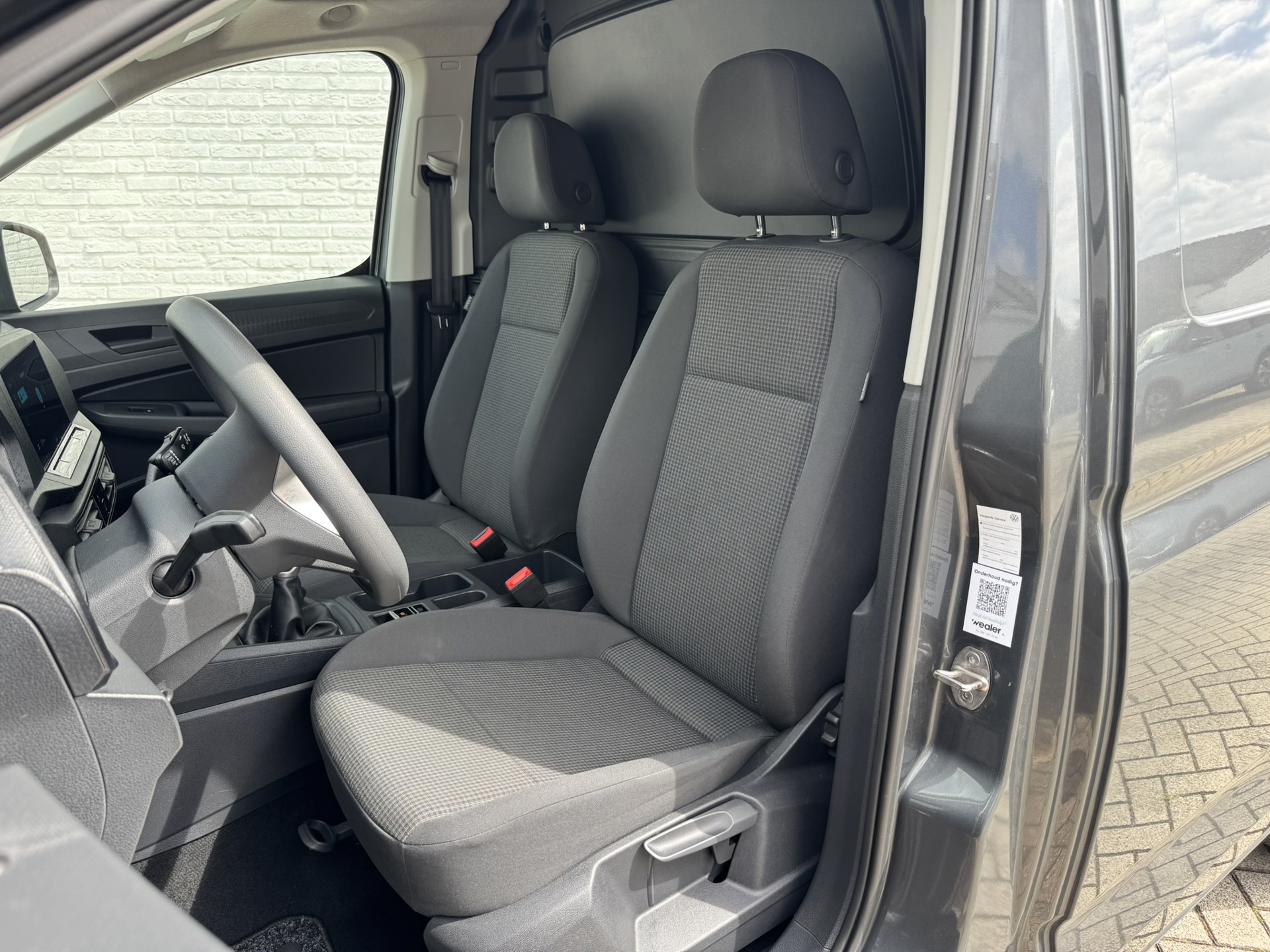 Foto van Volkswagen Caddy Modified Partition Wall