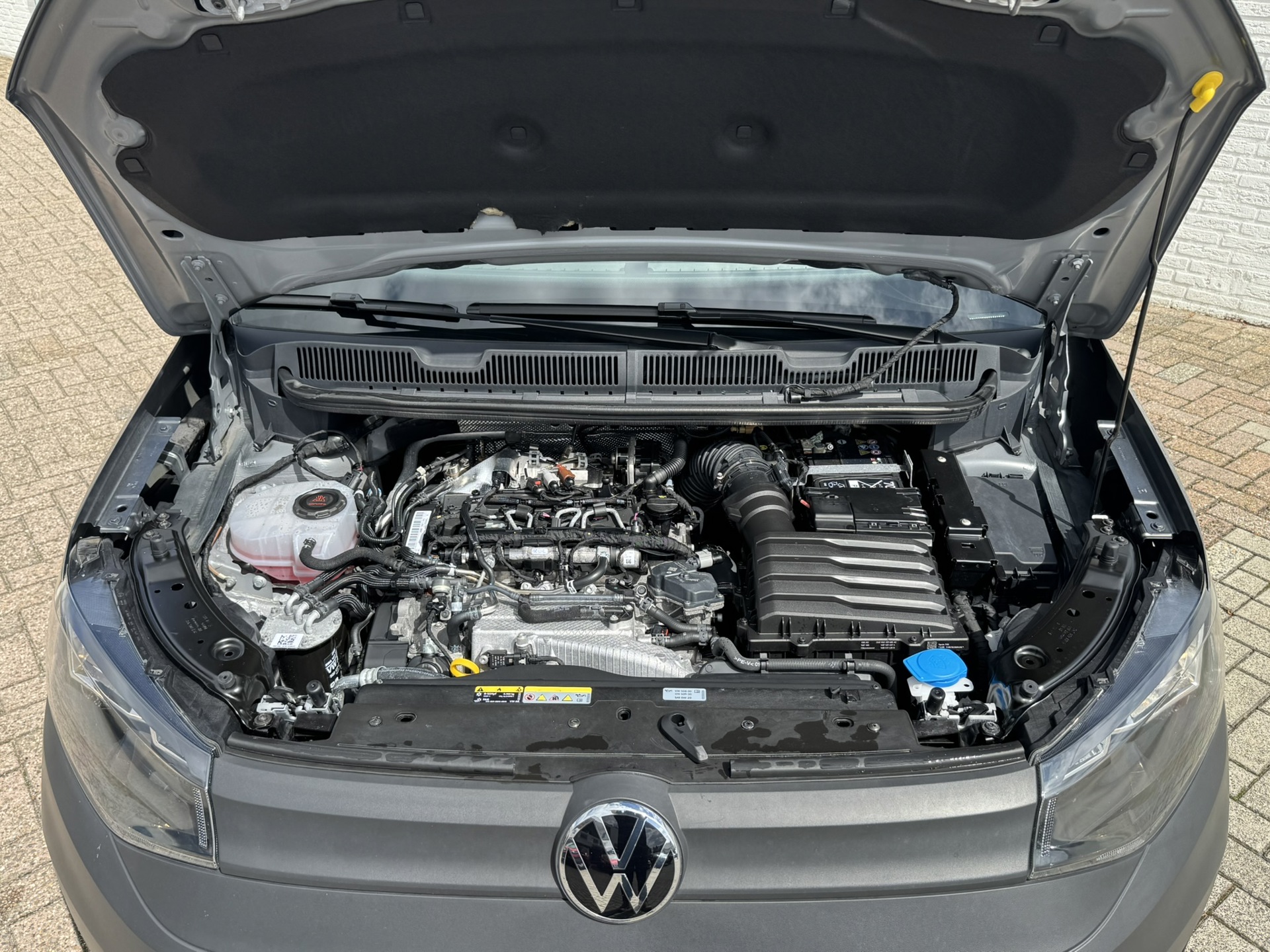 Foto van Volkswagen Caddy Modified Partition Wall