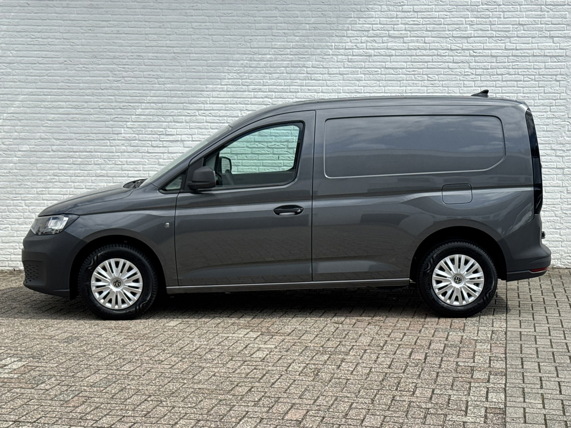 Foto van Volkswagen Caddy Modified Partition Wall