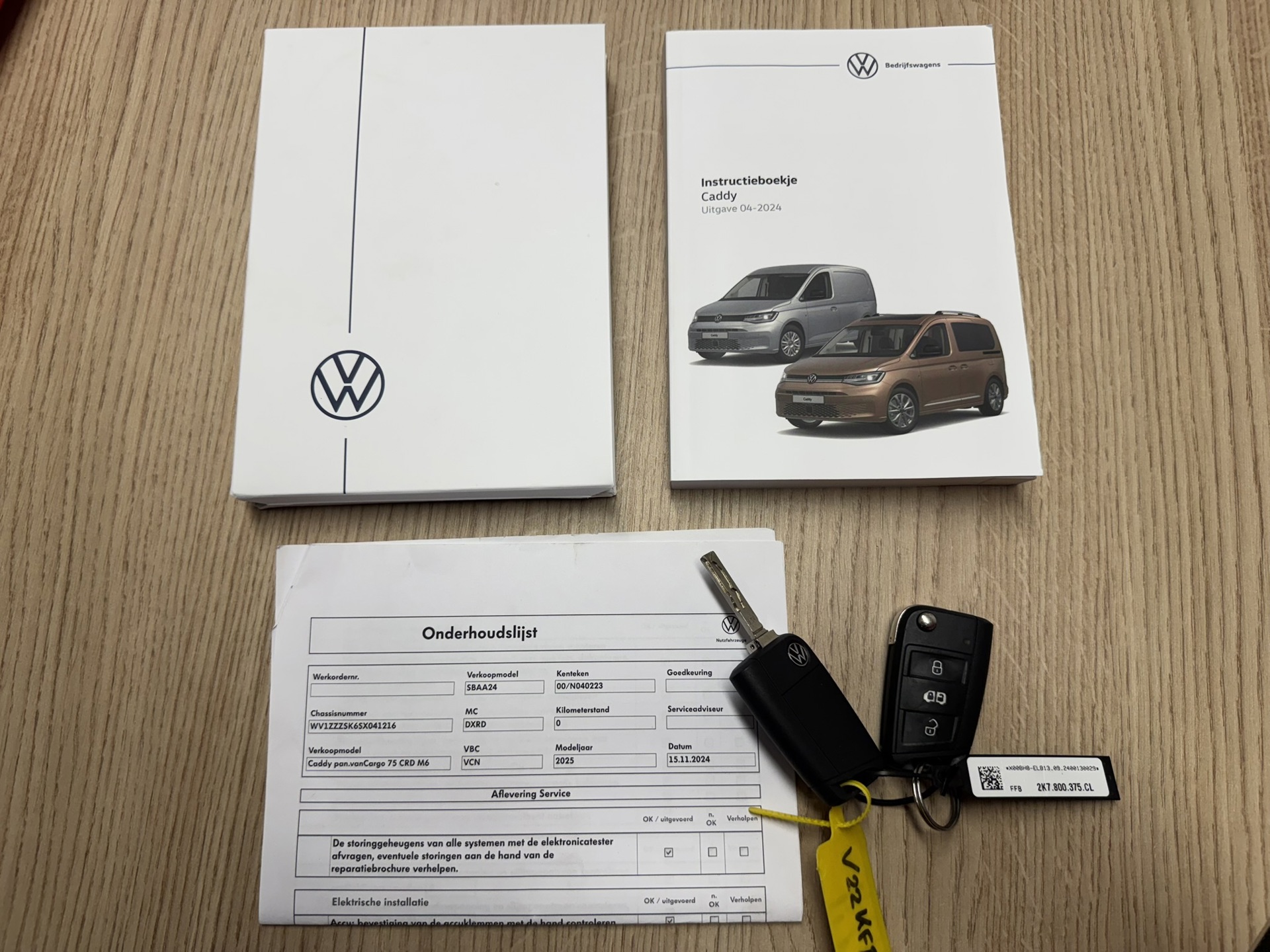 Foto van Volkswagen Caddy Modified Partition Wall