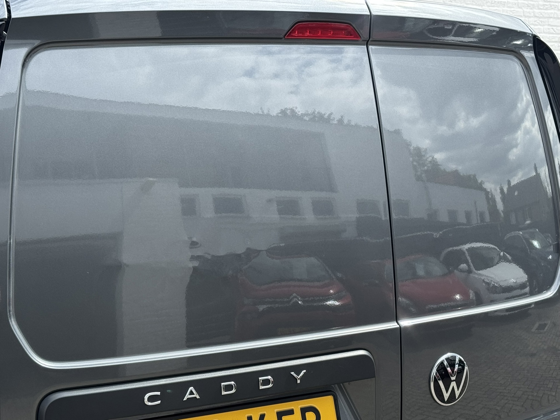 Foto van Volkswagen Caddy Modified Partition Wall