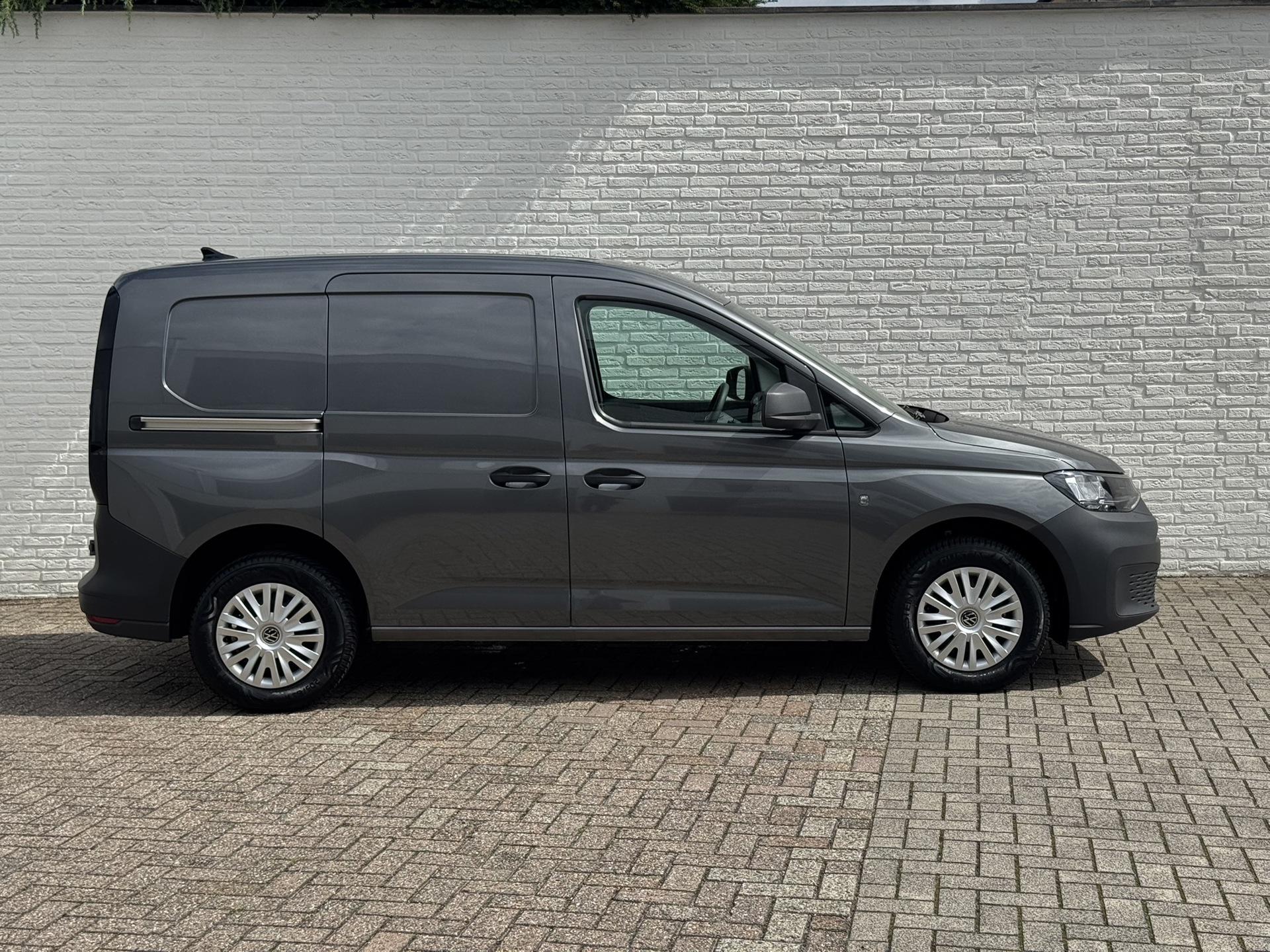 Foto van Volkswagen Caddy Modified Partition Wall