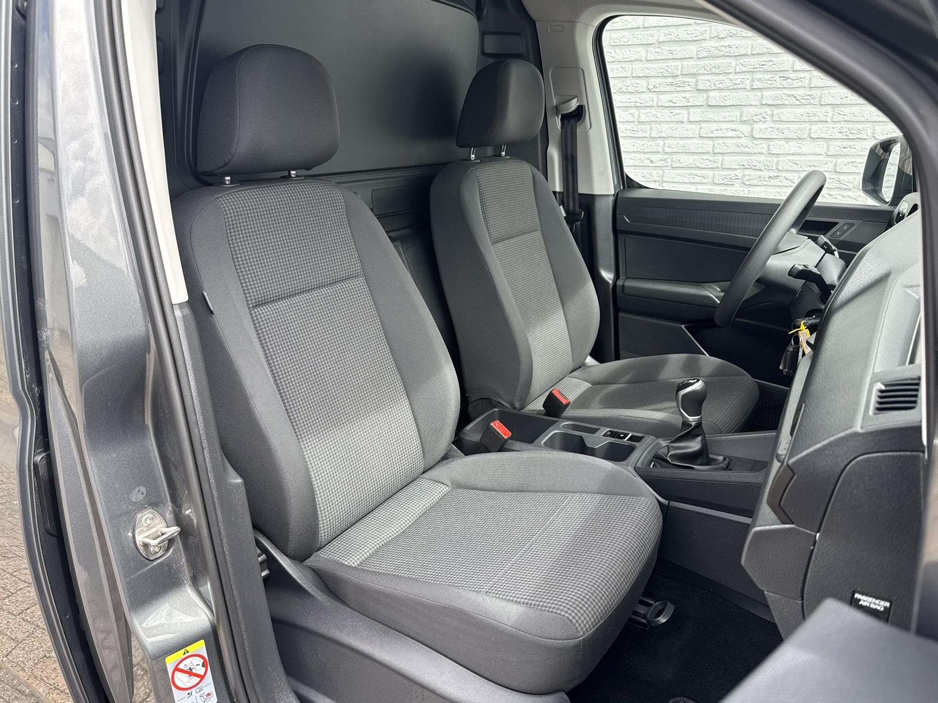Foto van Volkswagen Caddy Modified Partition Wall