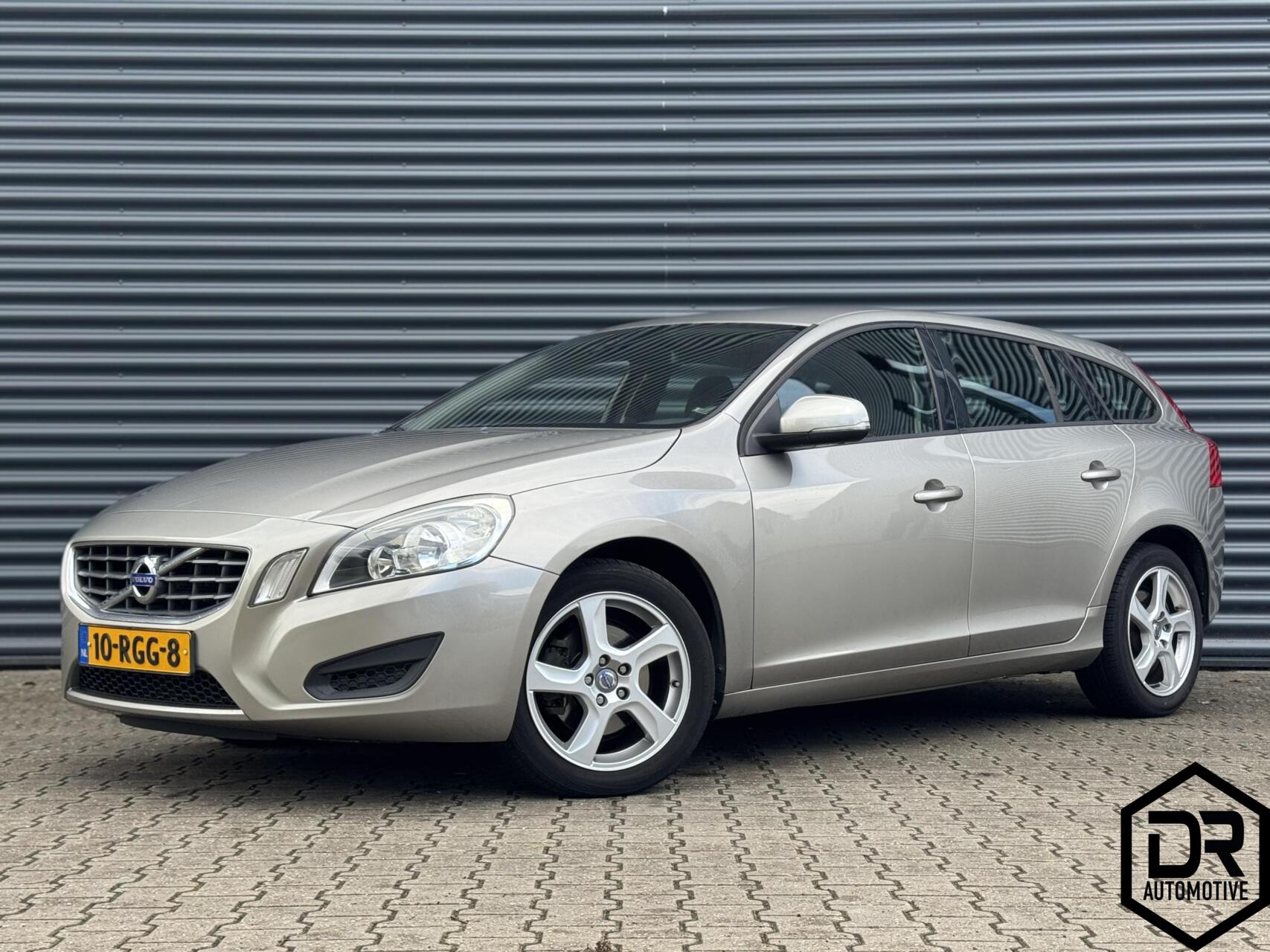 Volvo V60 1.6 T3 | TREKHAAK | CLIMATE | PDC | NAP | GOED ONDERHOUDEN 2011 - voorkant