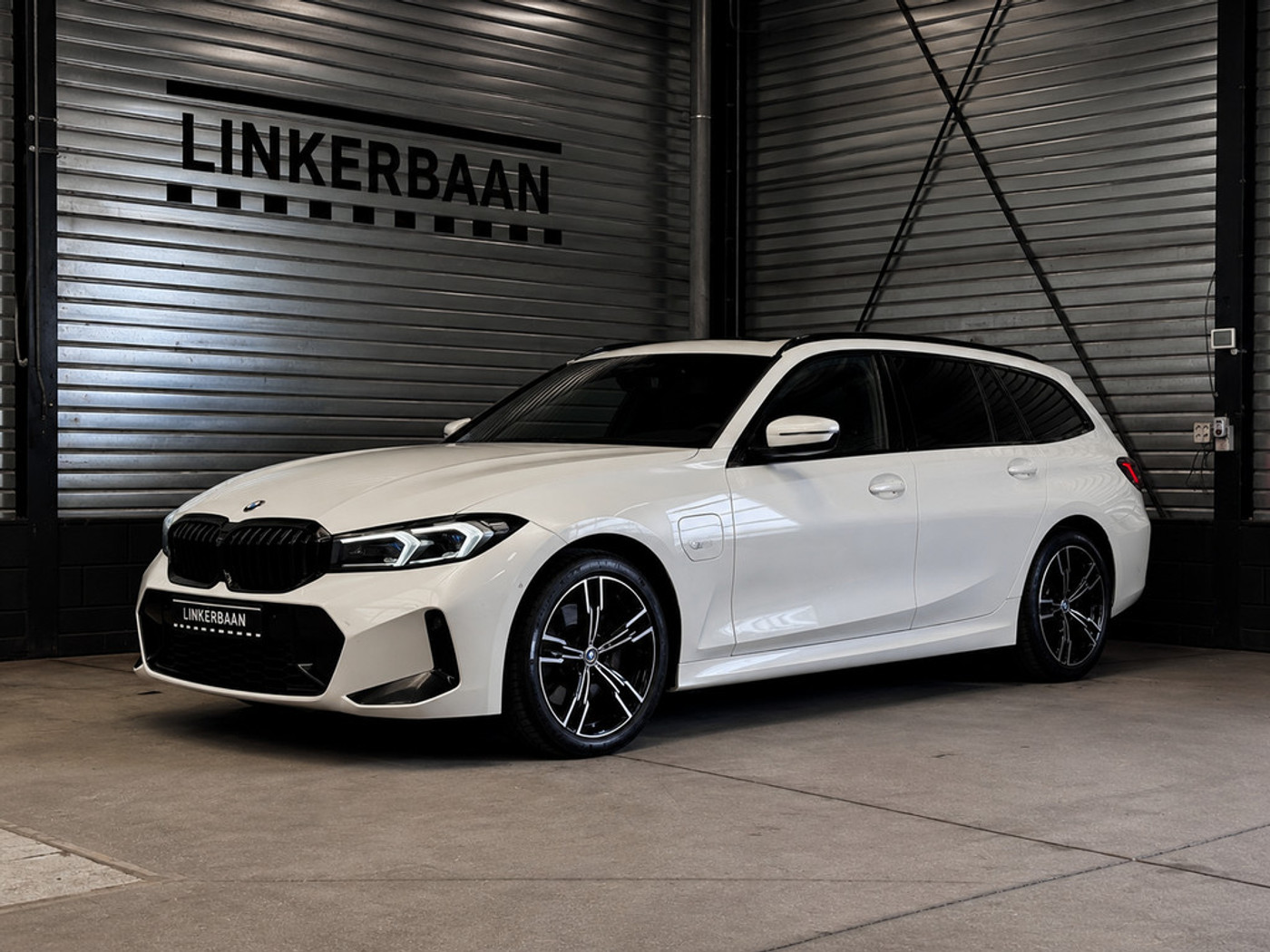 BMW 330e xDrive 330e xDrive Hybride | Facelift | M Sport | Panodak | Leder | LED | 2022 - voorkant