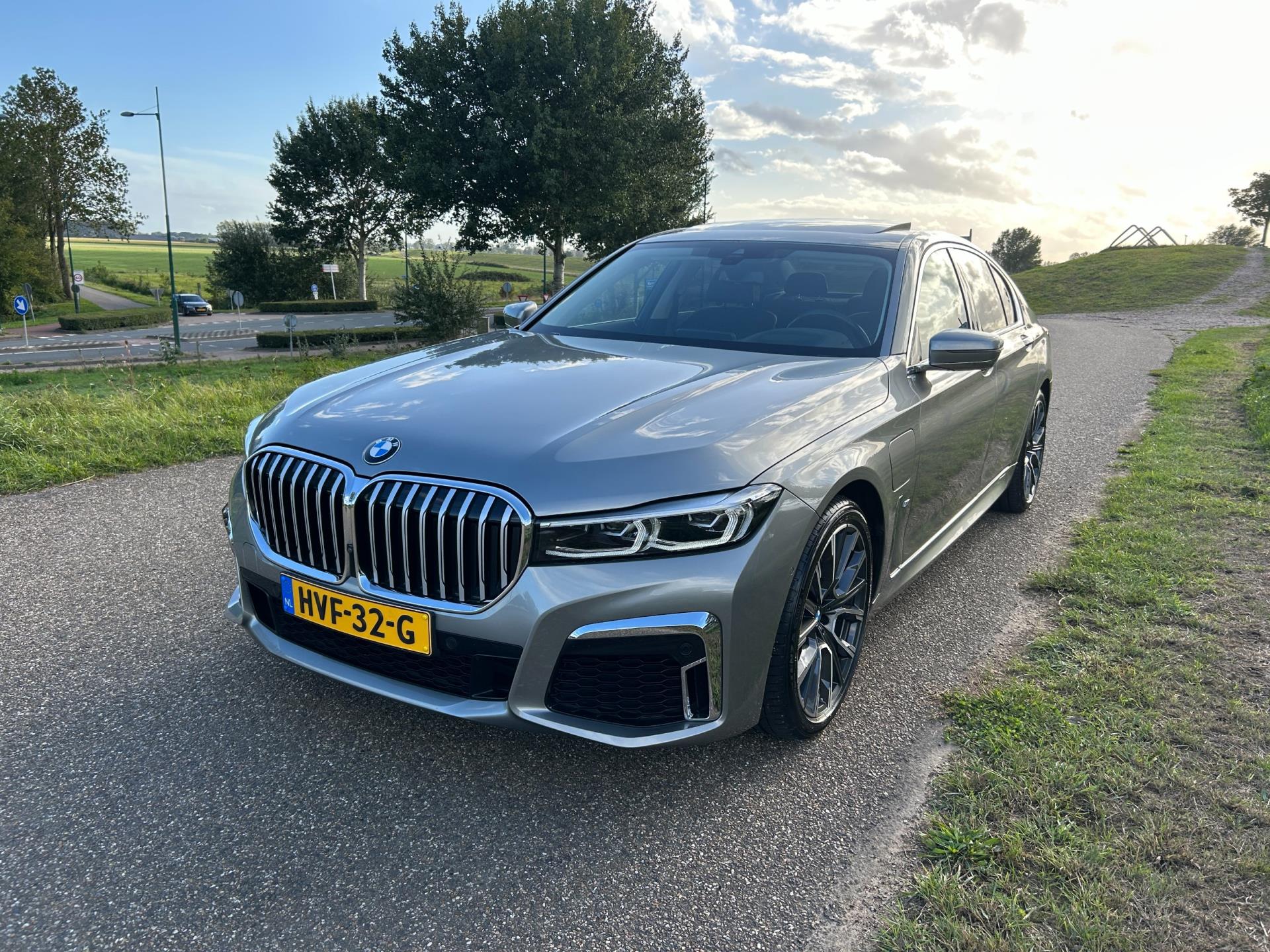 Foto van BMW 745e