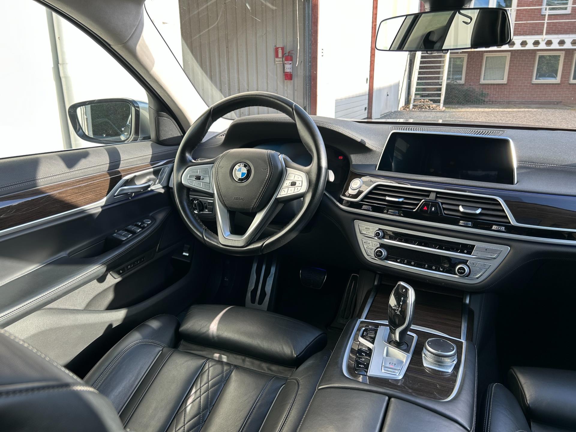Foto van BMW 745e