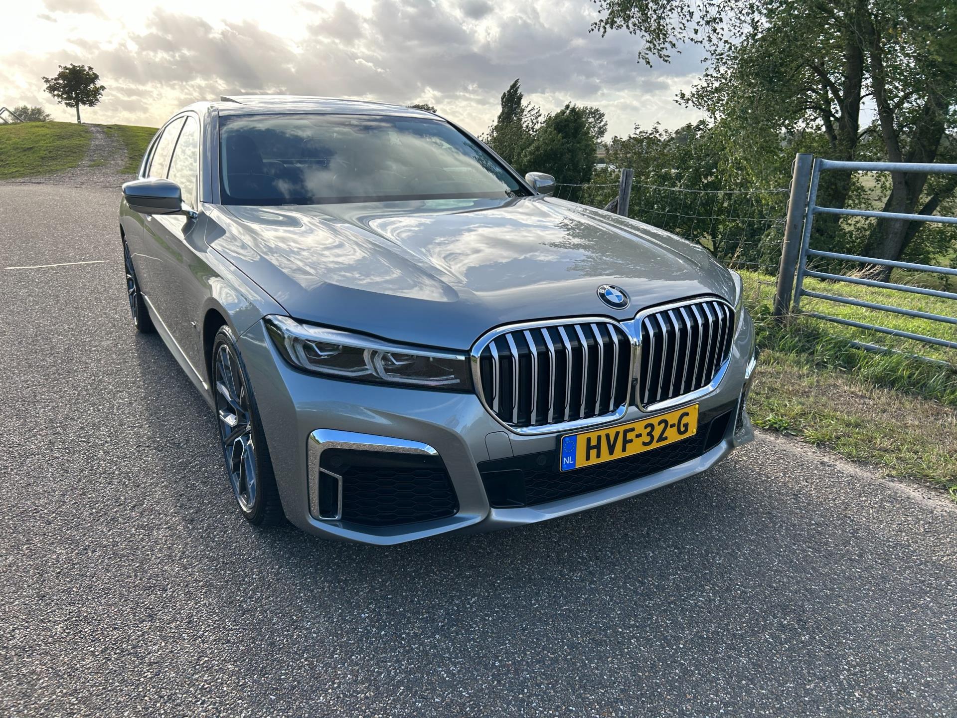 Foto van BMW 745e