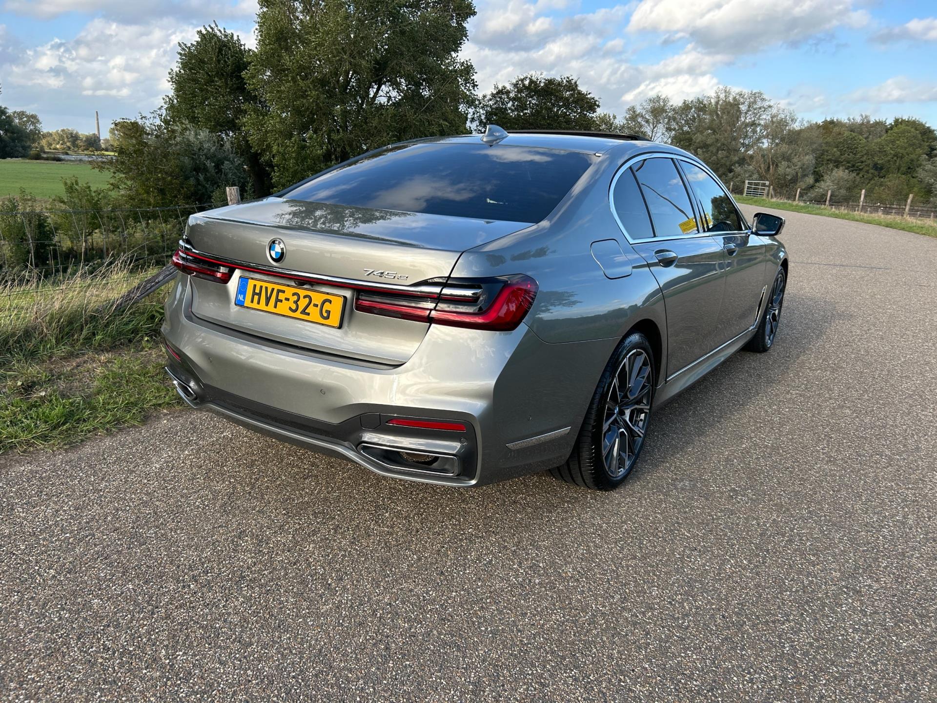 Foto van BMW 745e