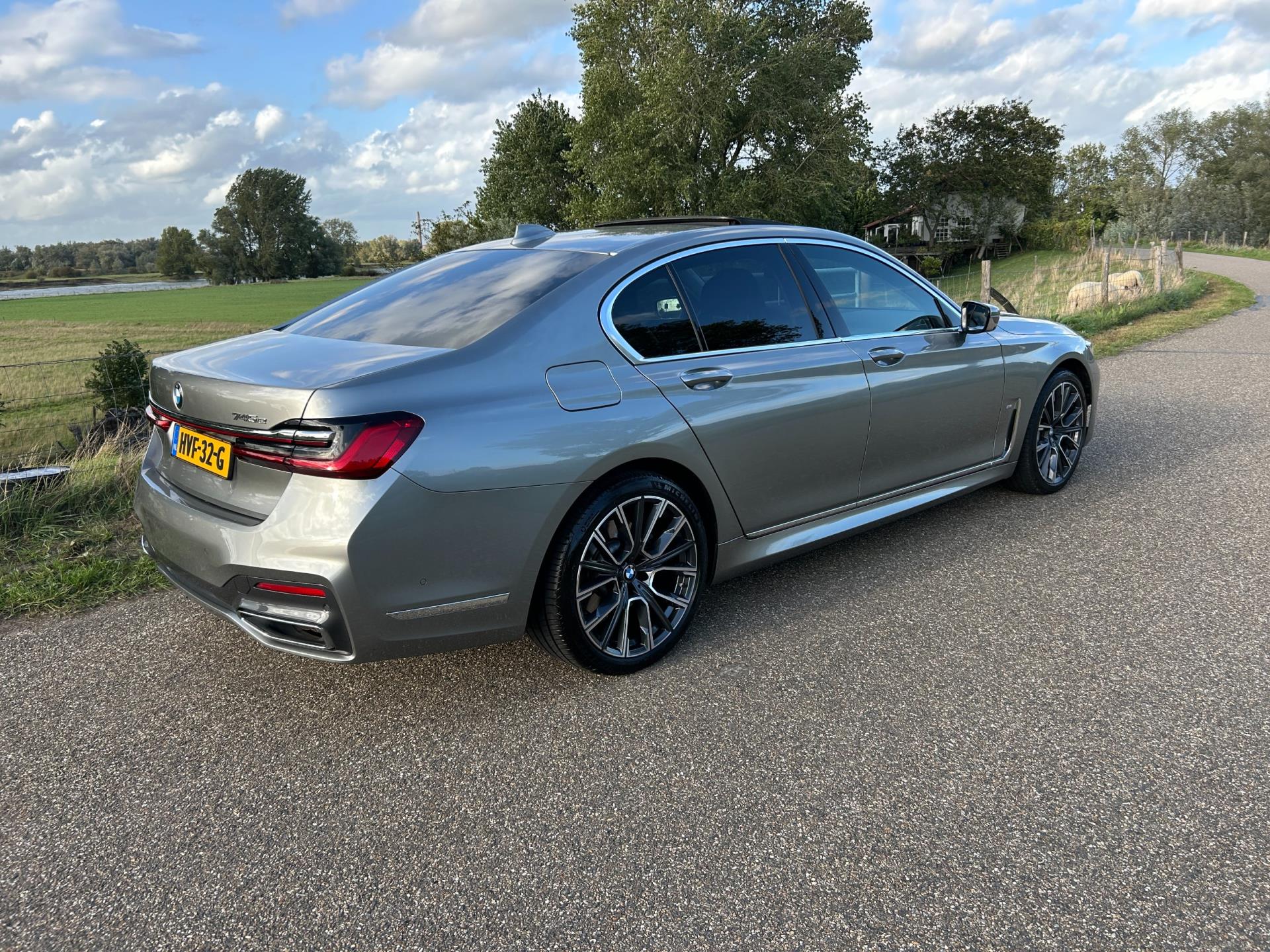 Foto van BMW 745e