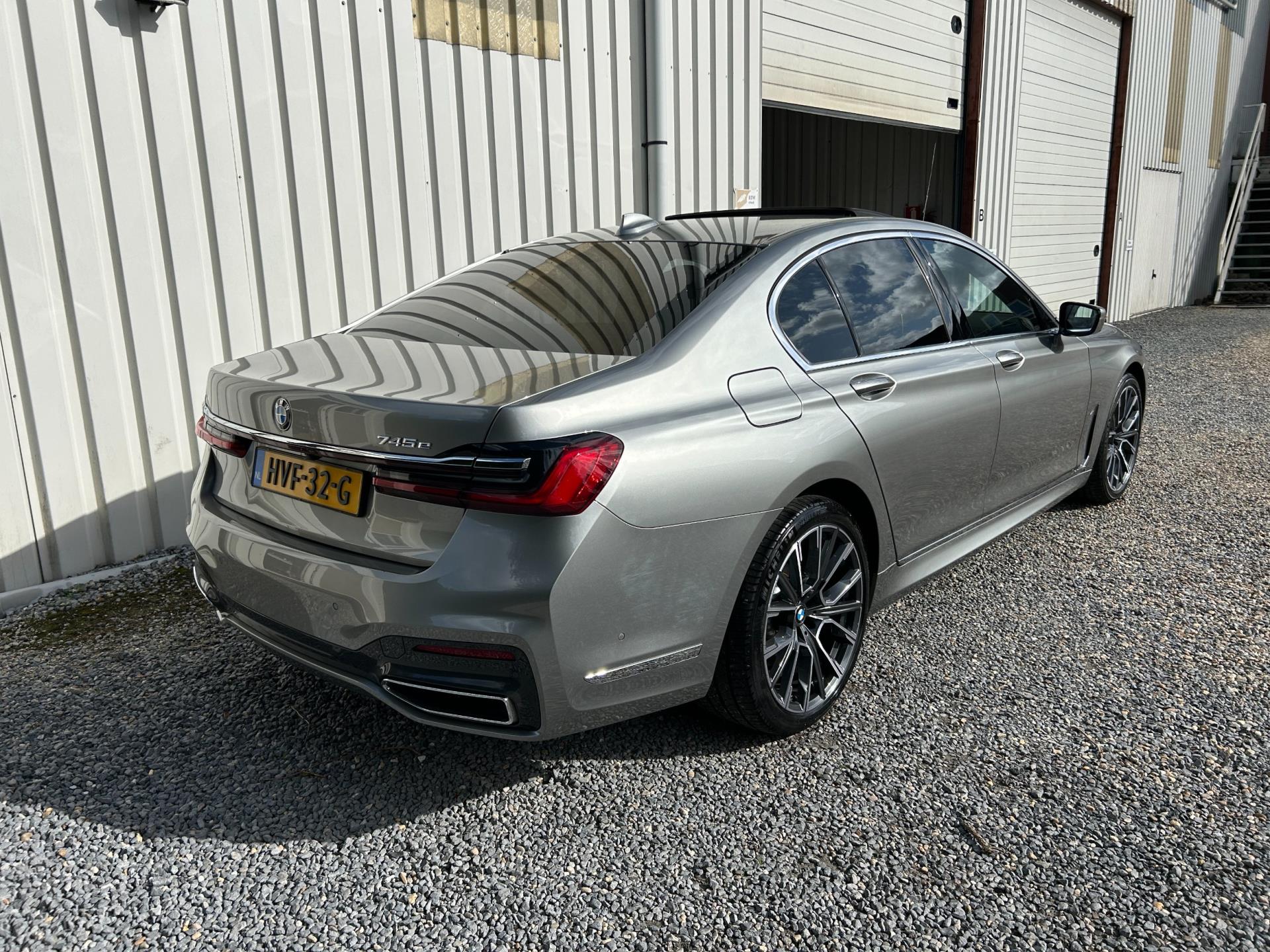Foto van BMW 745e