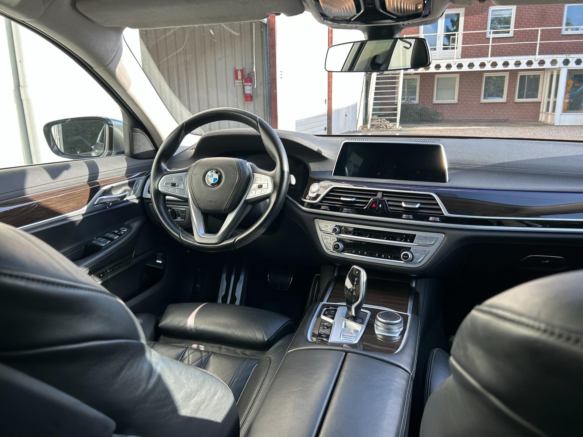 Foto van BMW 745e