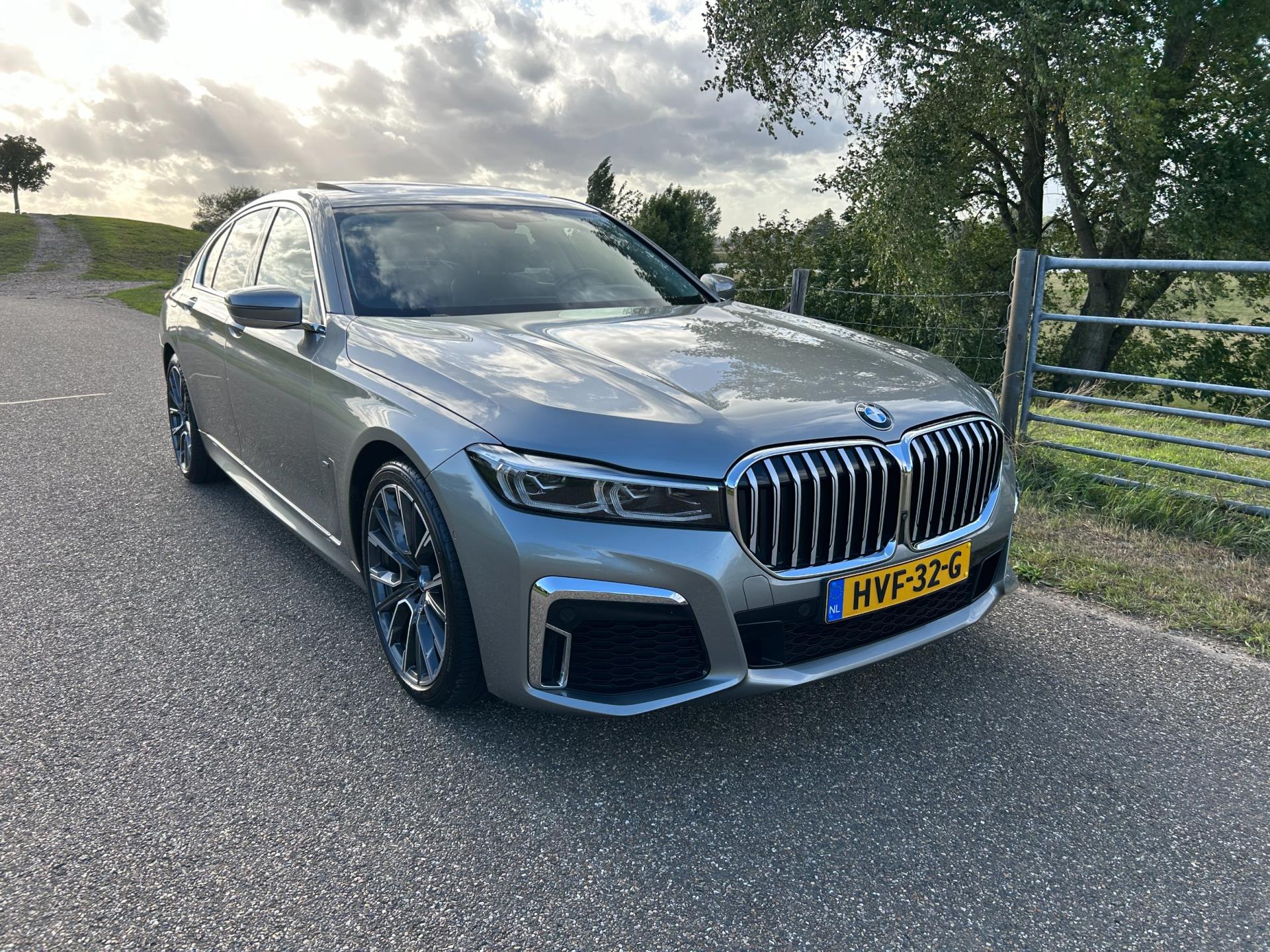 Foto van BMW 745e