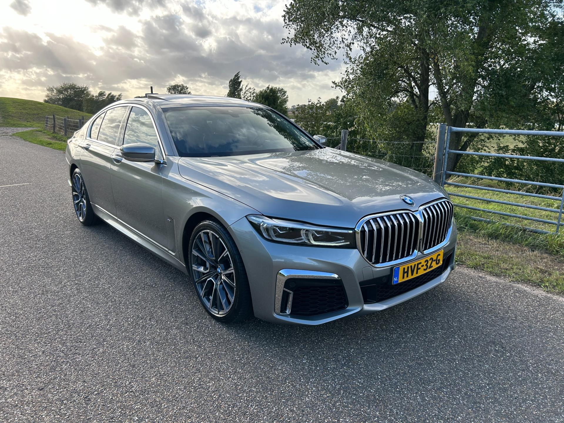 Foto van BMW 745e