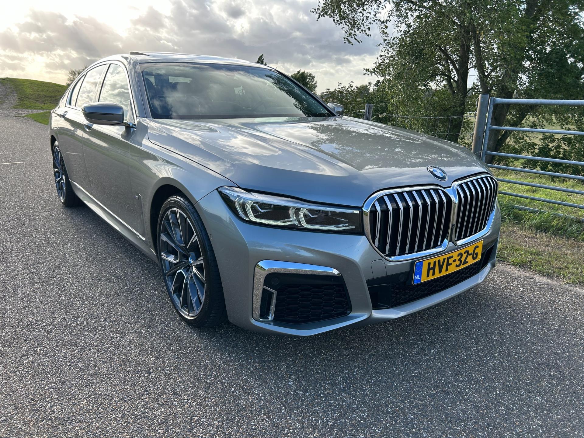 Foto van BMW 745e