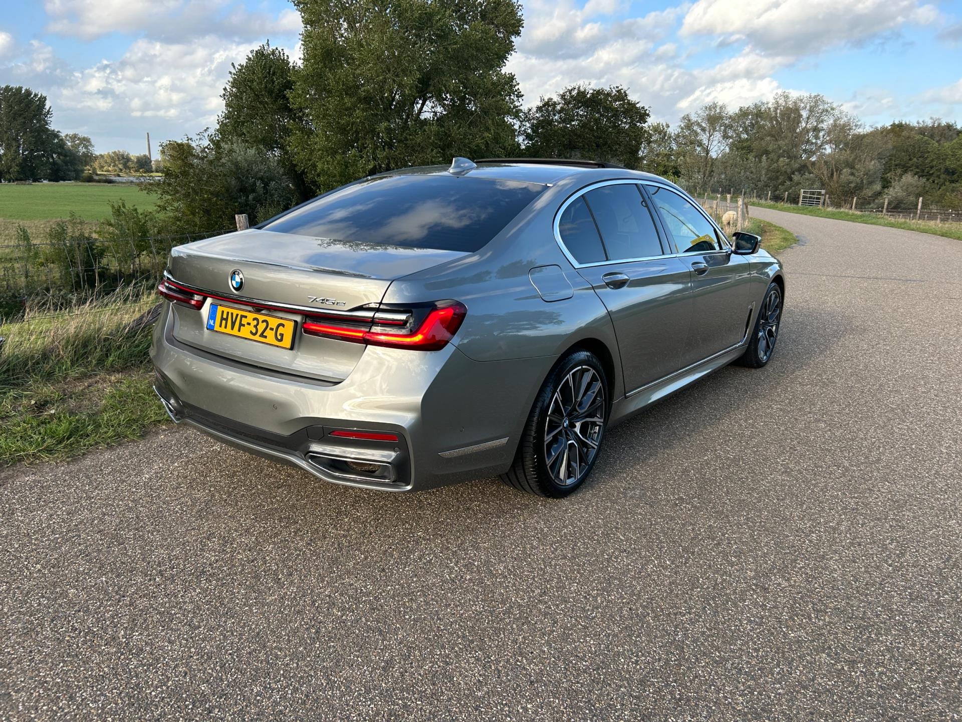 Foto van BMW 745e
