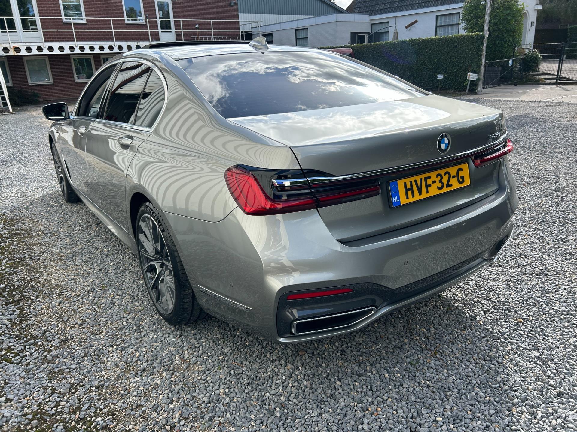 Foto van BMW 745e