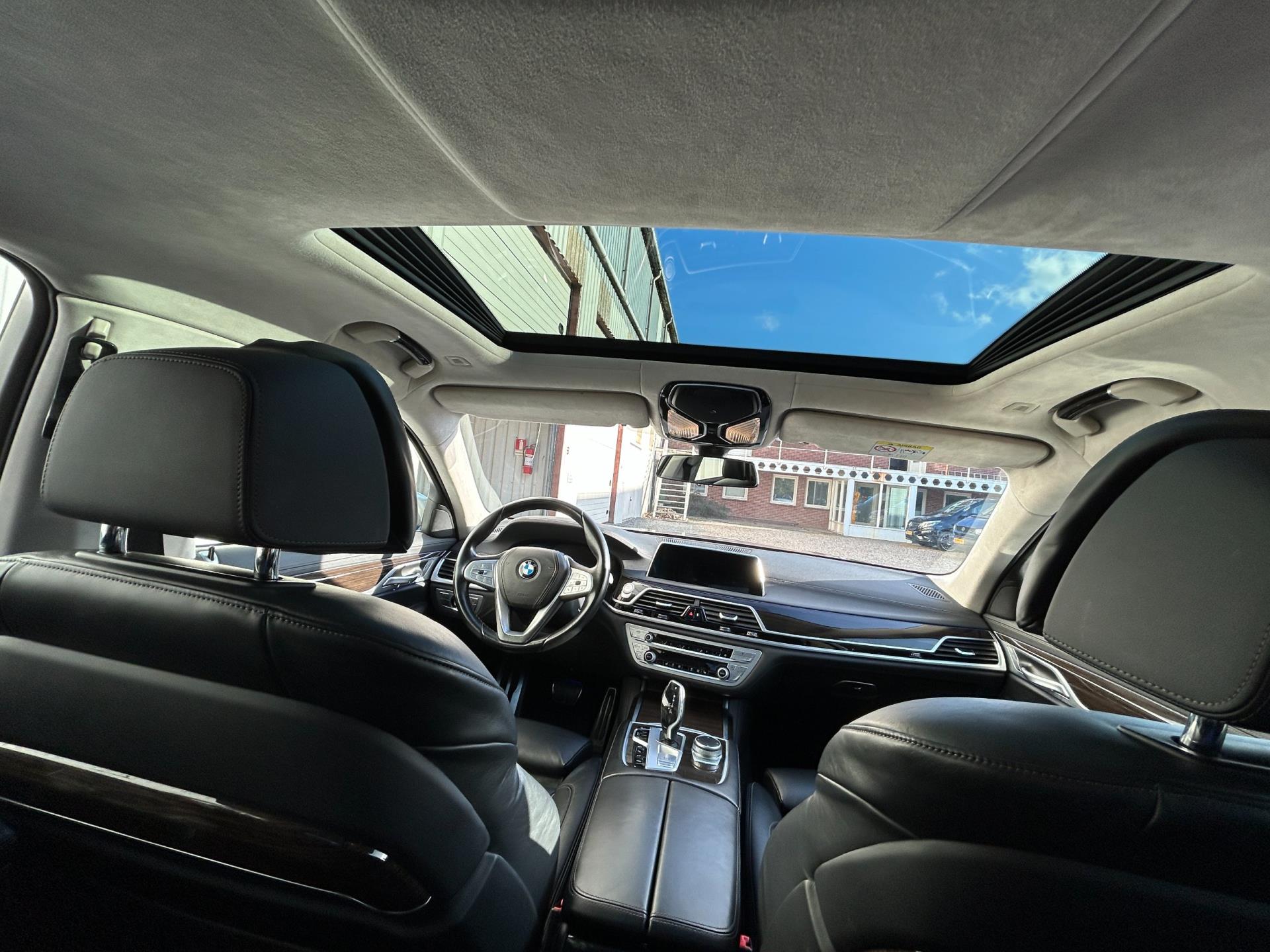 Foto van BMW 745e