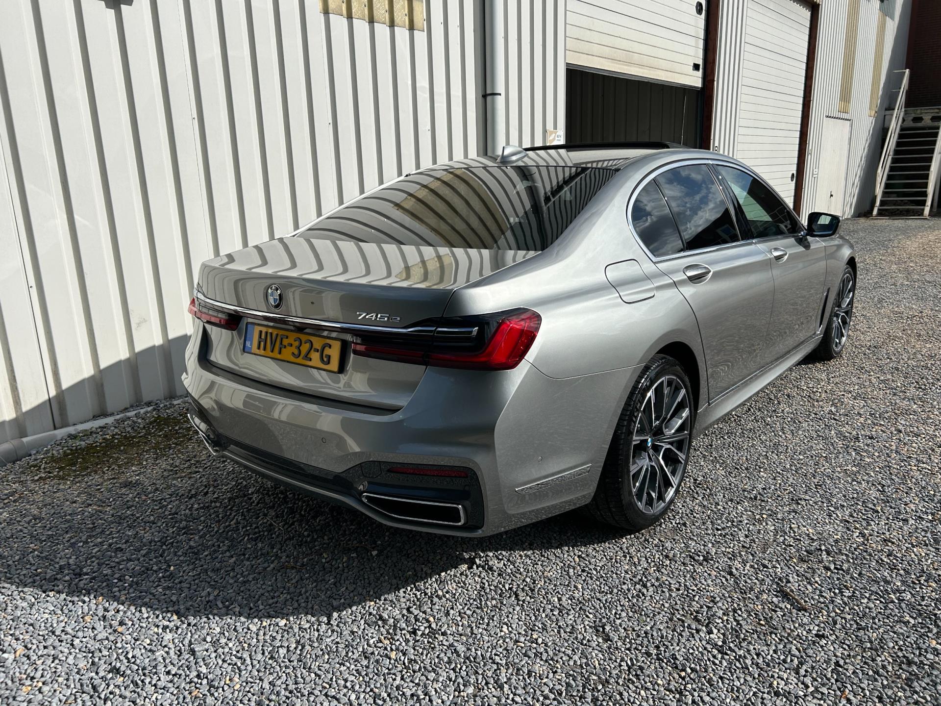 Foto van BMW 745e