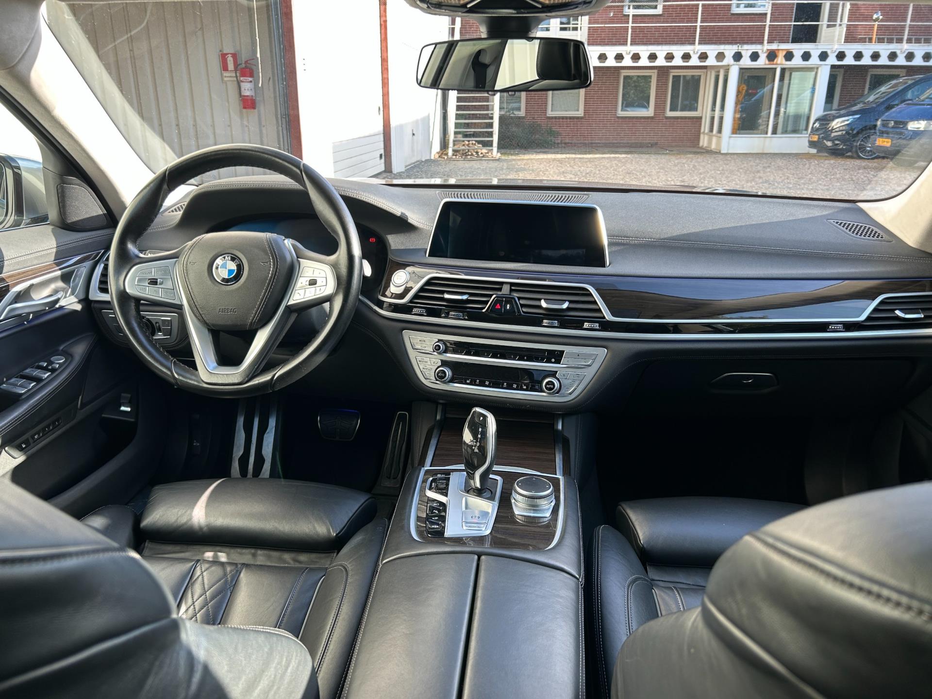Foto van BMW 745e