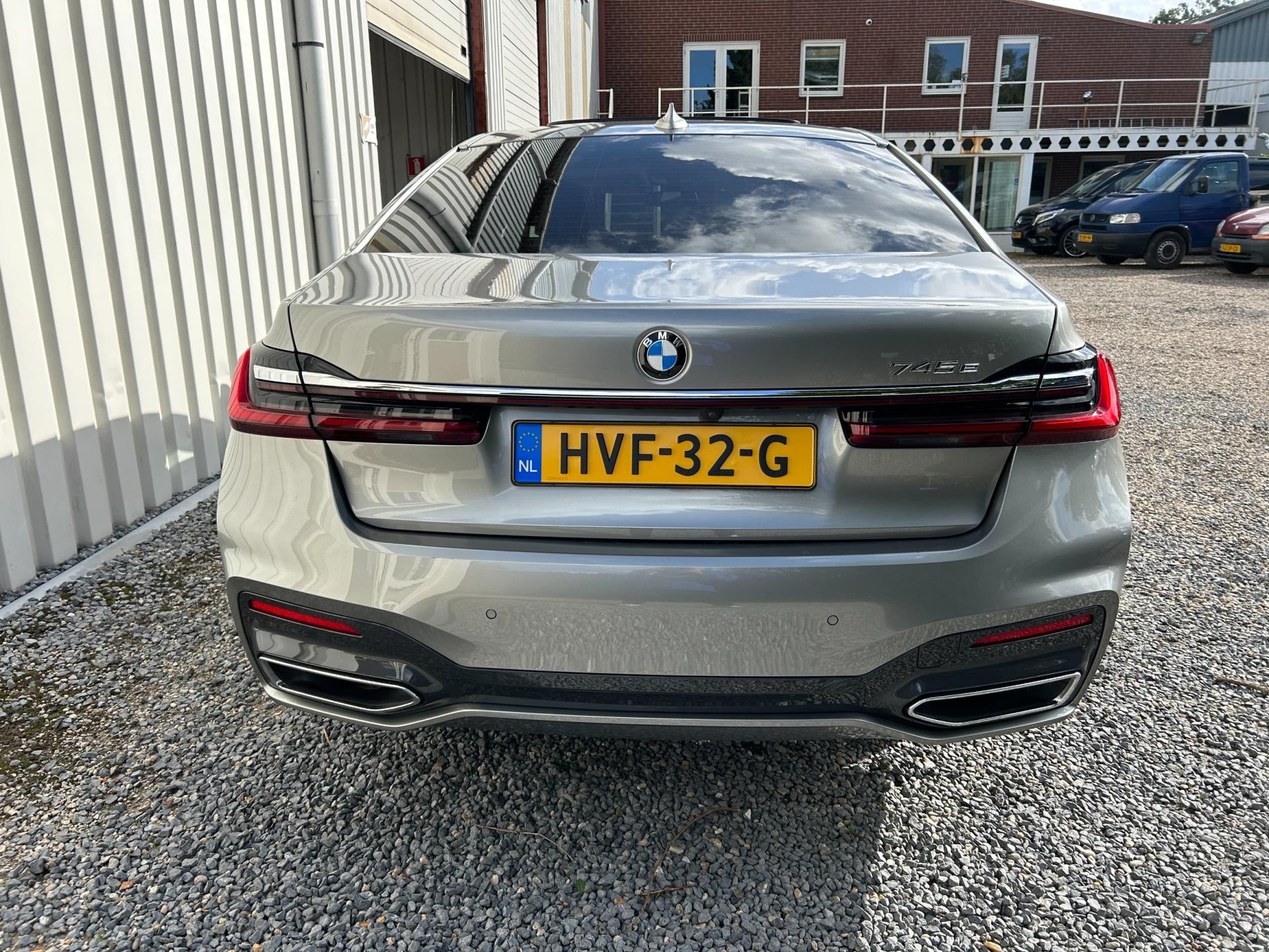 Foto van BMW 745e