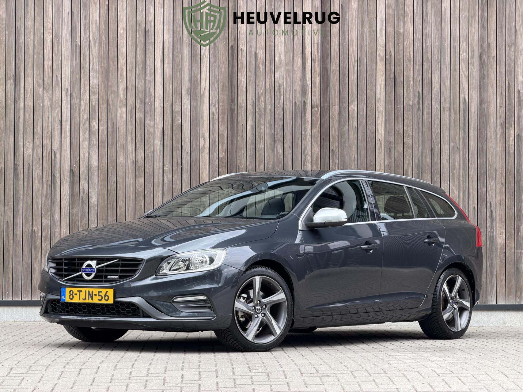 Volvo V60 1.6 T4 R-Design | TREKHAAK | LEDER | NL-AUTO 2014 - voorkant