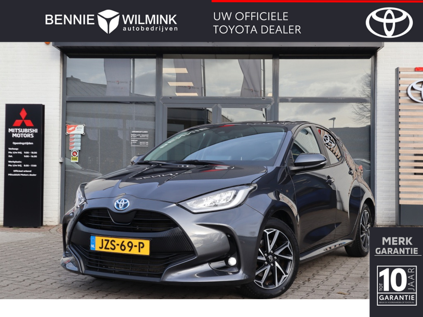 Toyota Toyota Yaris 1.5 Hybrid Dynamic Limited | Stoelverwarming | Parkeersensoren 2023 - voorkant