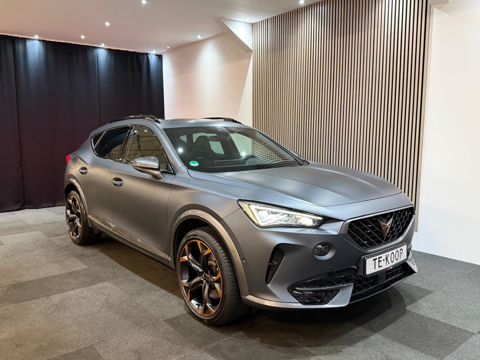 Cupra Formentor VZ E-hybrid 1.4 e-Hybrid VZ Copper Edition Pano Cam Led Memory Matt Grey 2022 - voorkant