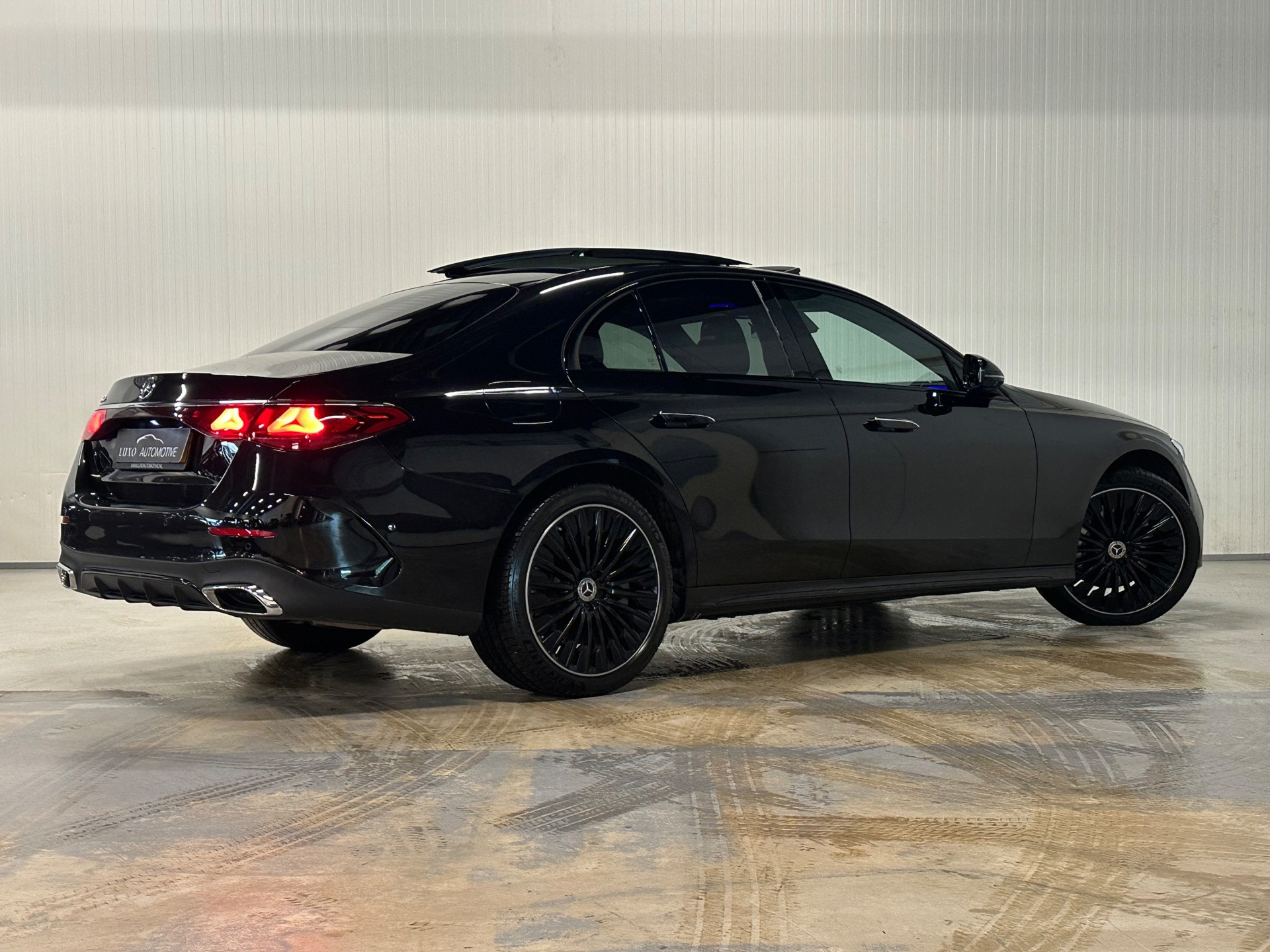 Foto van Mercedes-Benz E 300 E