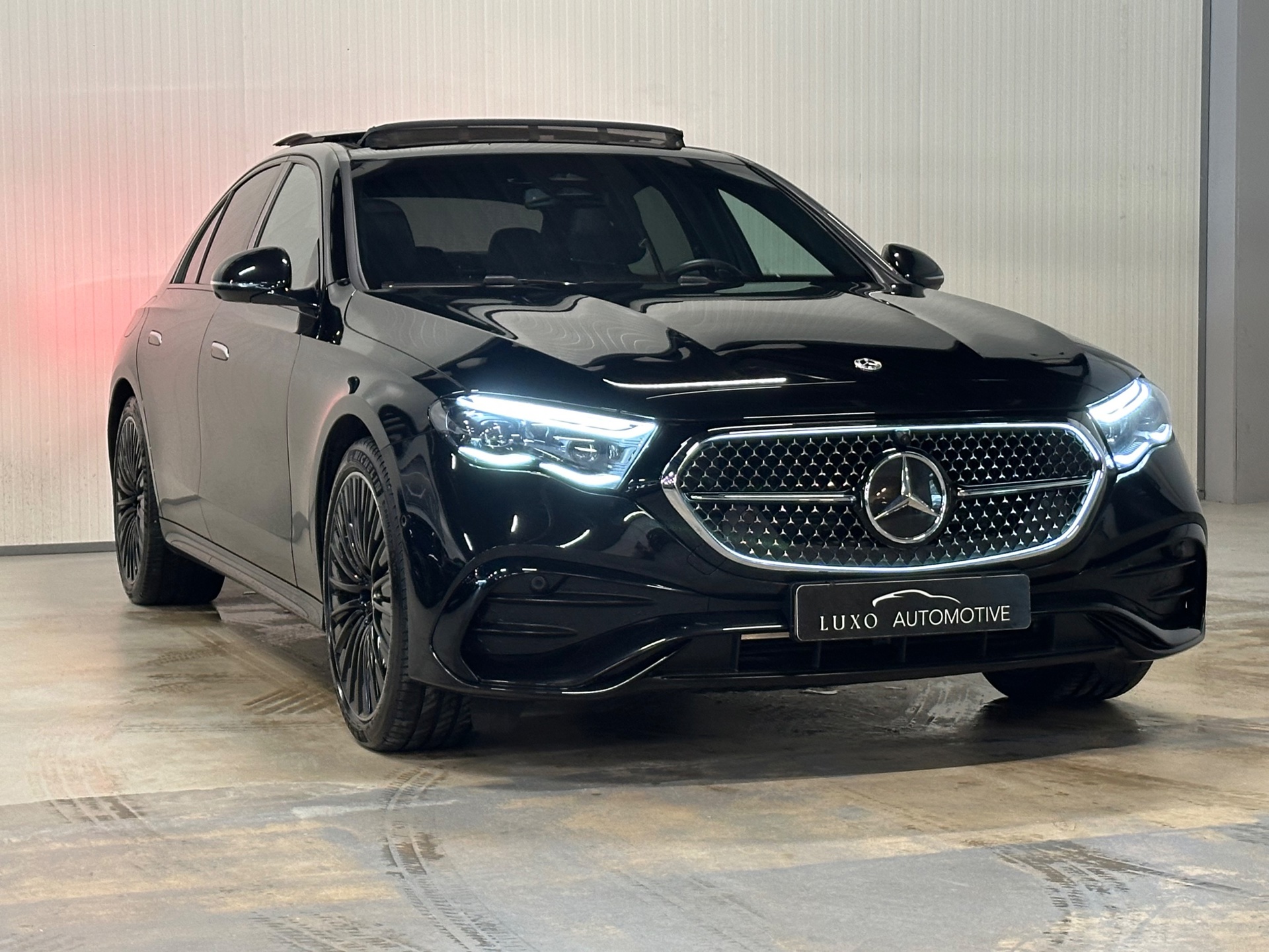 Foto van Mercedes-Benz E 300 E