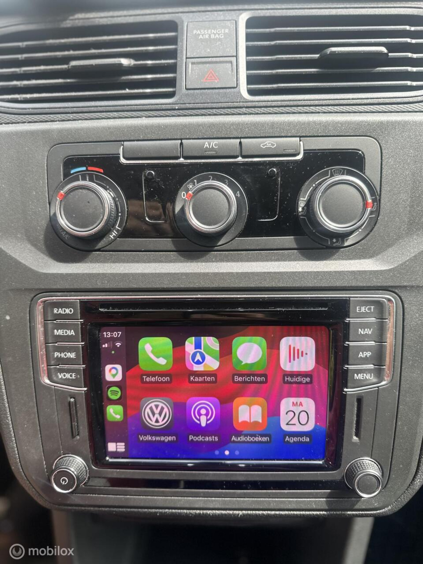 Foto van Volkswagen Caddy Modified Partition Wall
