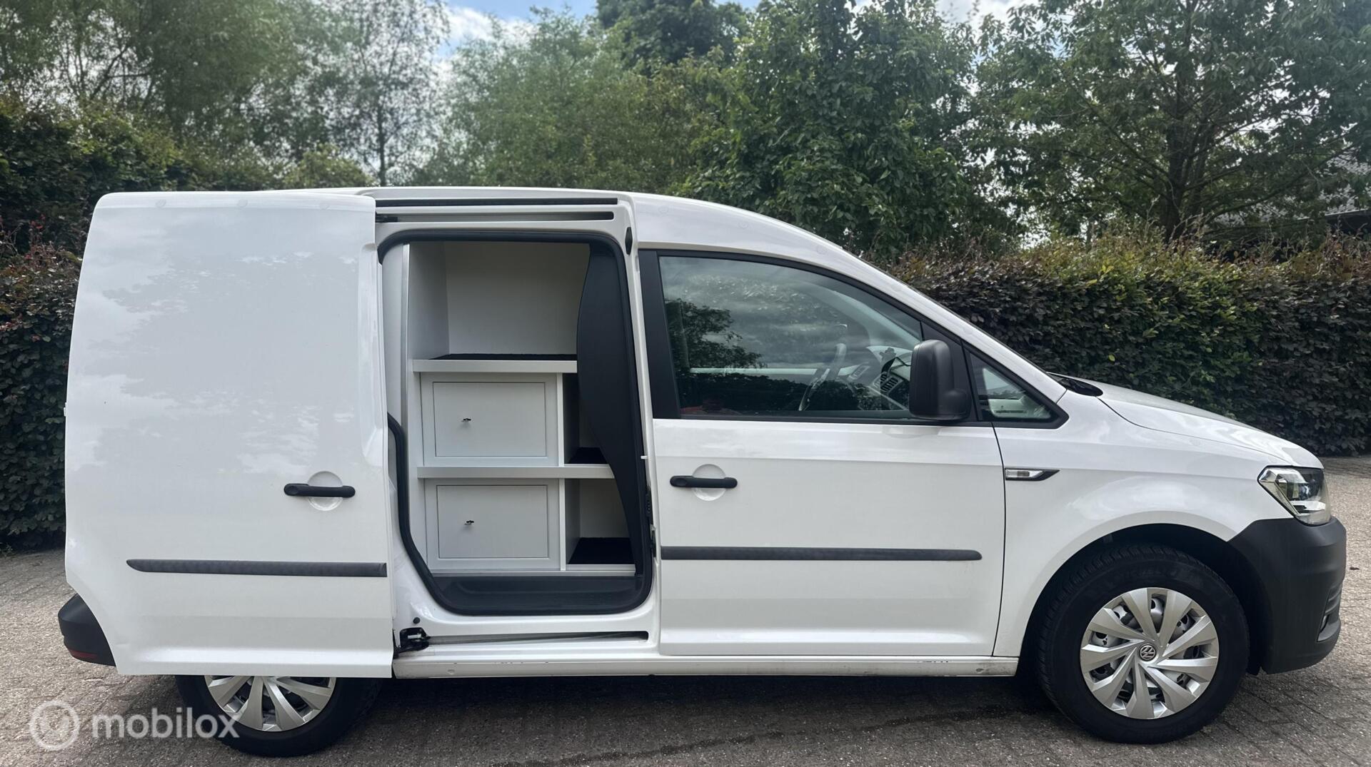 Foto van Volkswagen Caddy Modified Partition Wall