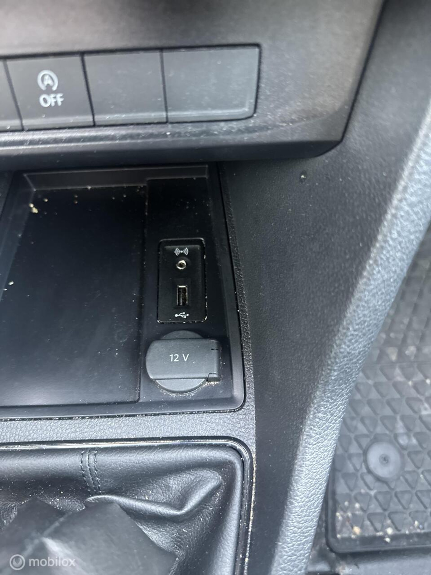 Foto van Volkswagen Caddy Modified Partition Wall