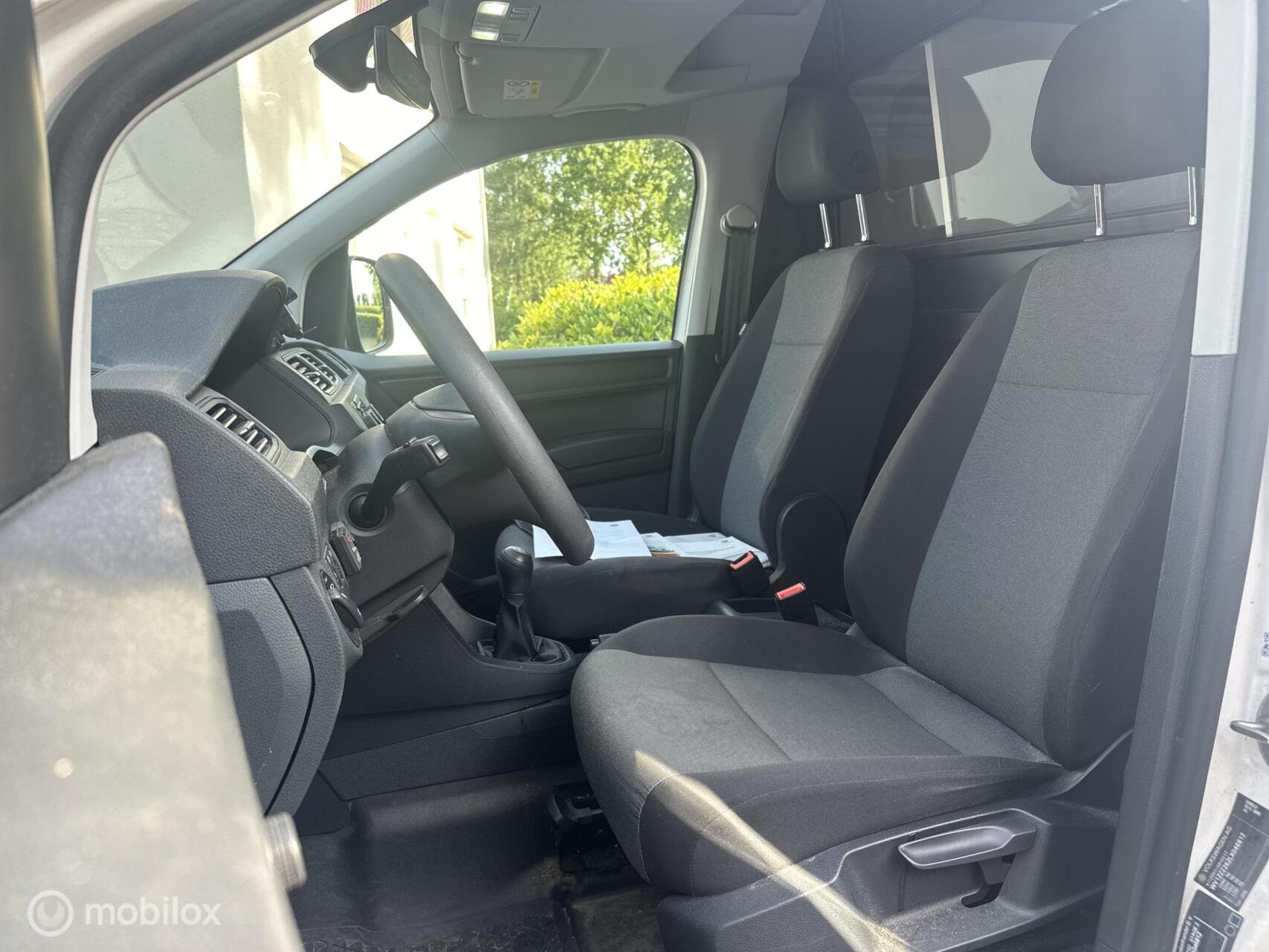 Foto van Volkswagen Caddy Modified Partition Wall