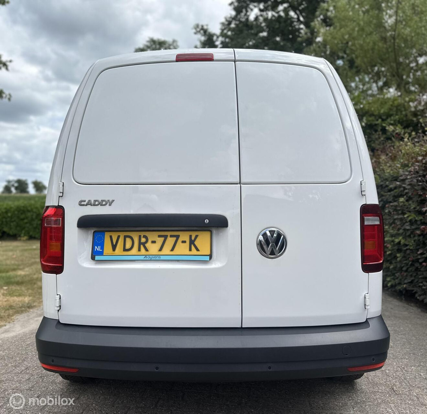 Foto van Volkswagen Caddy Modified Partition Wall