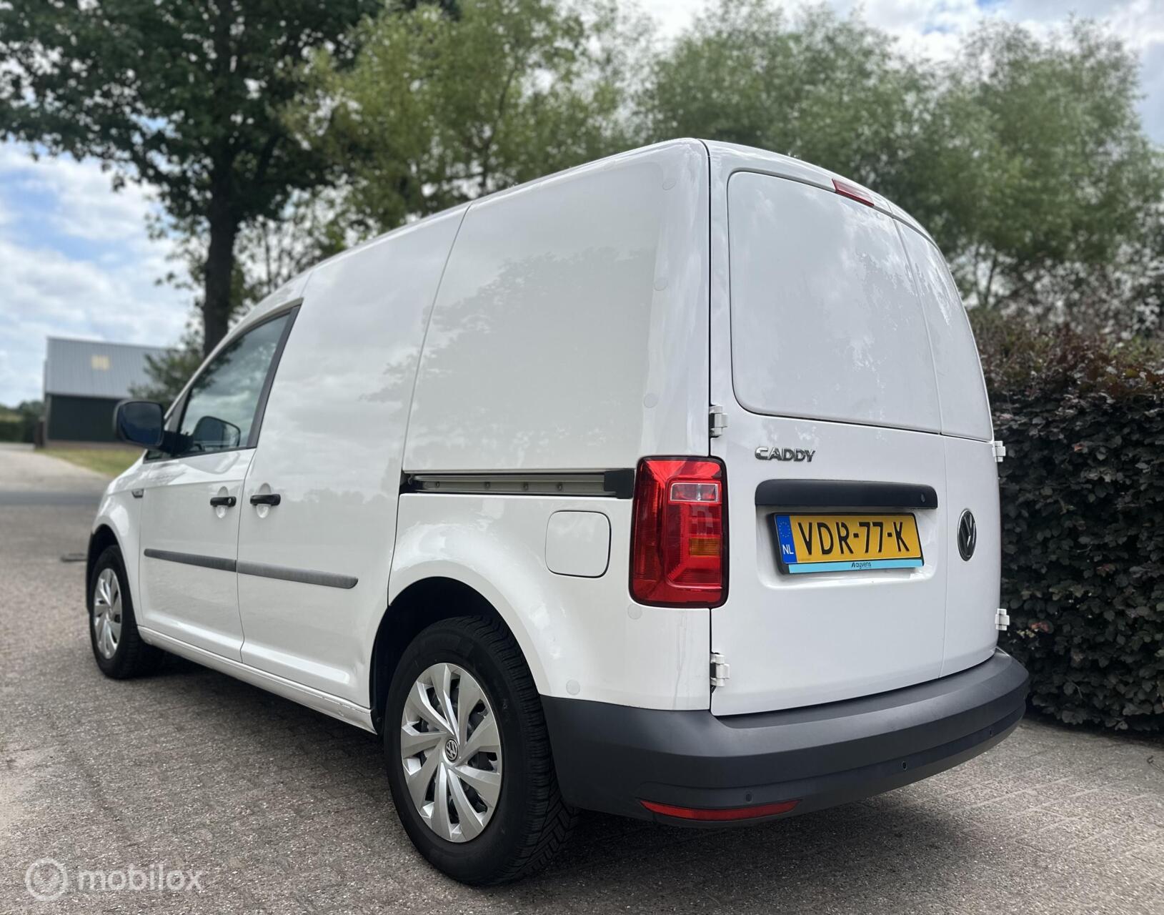 Foto van Volkswagen Caddy Modified Partition Wall