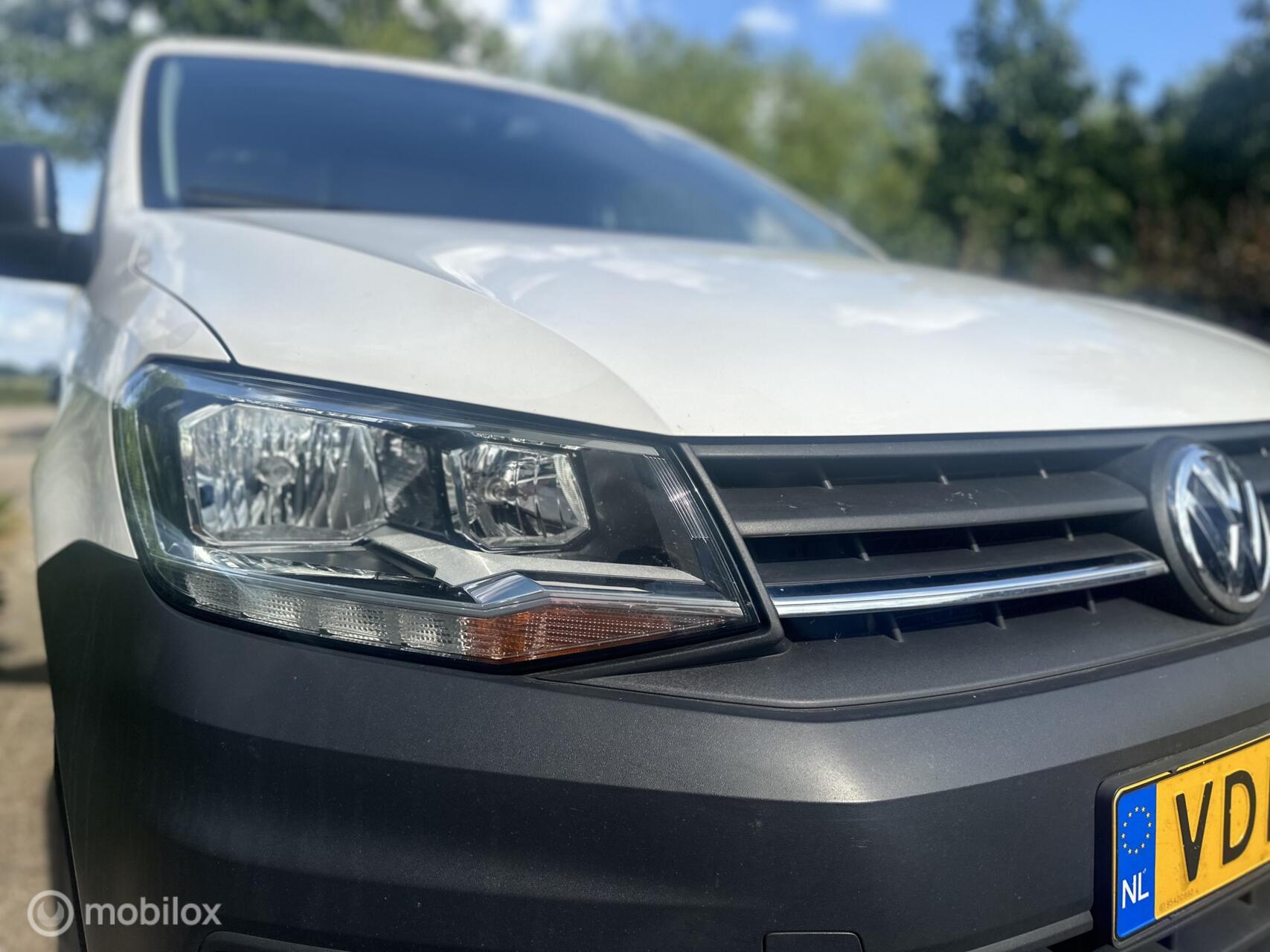 Foto van Volkswagen Caddy Modified Partition Wall
