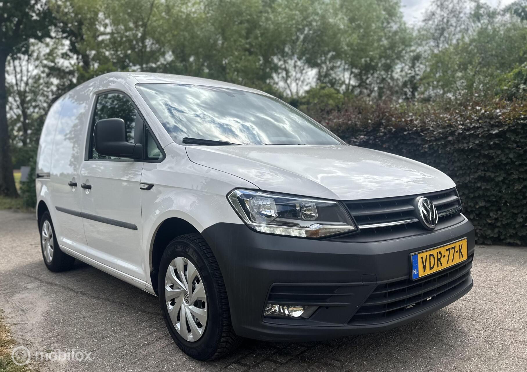 Foto van Volkswagen Caddy Modified Partition Wall