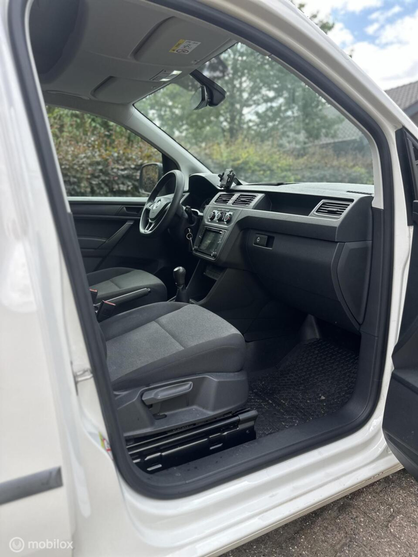 Foto van Volkswagen Caddy Modified Partition Wall