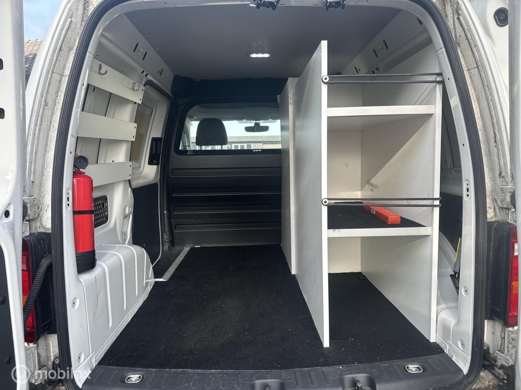 Foto van Volkswagen Caddy Modified Partition Wall