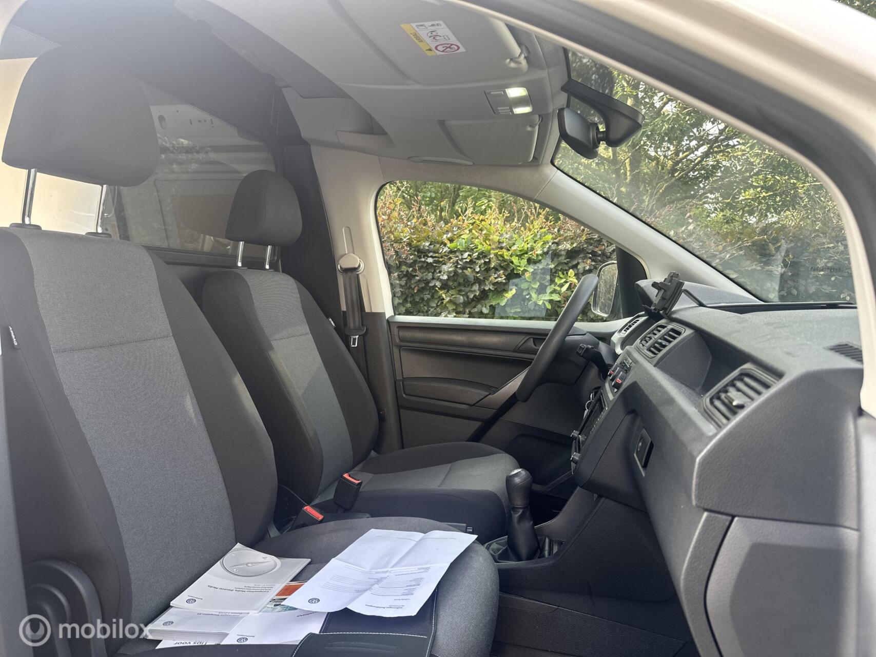 Foto van Volkswagen Caddy Modified Partition Wall
