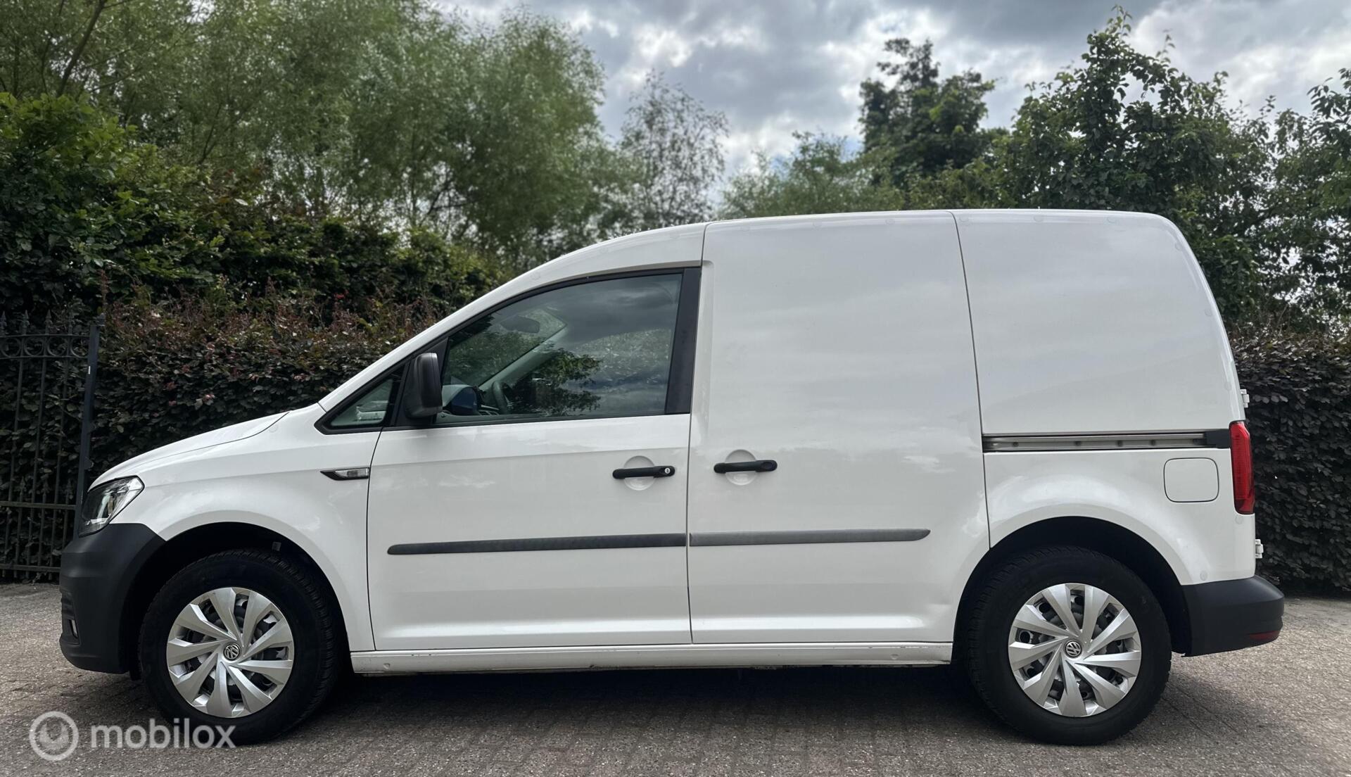 Foto van Volkswagen Caddy Modified Partition Wall