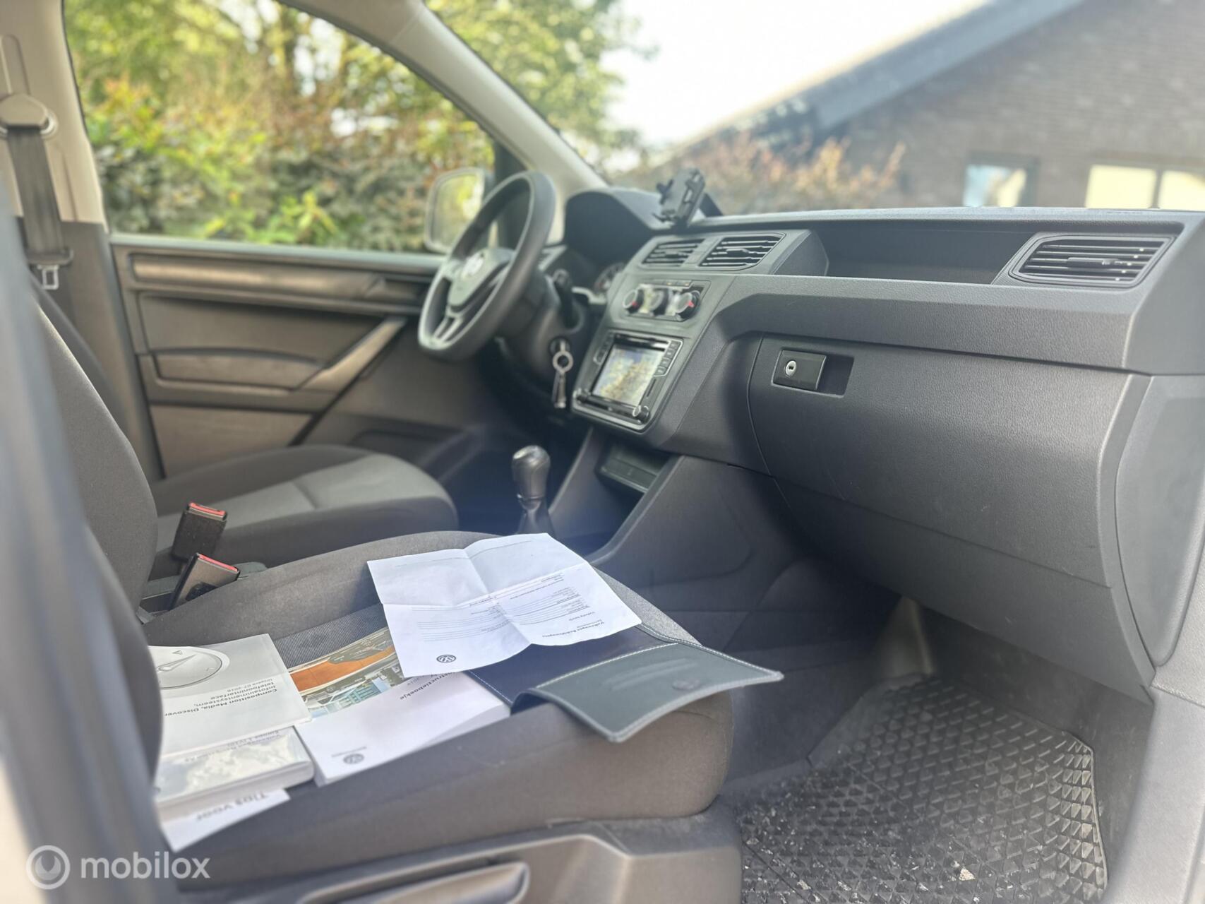 Foto van Volkswagen Caddy Modified Partition Wall